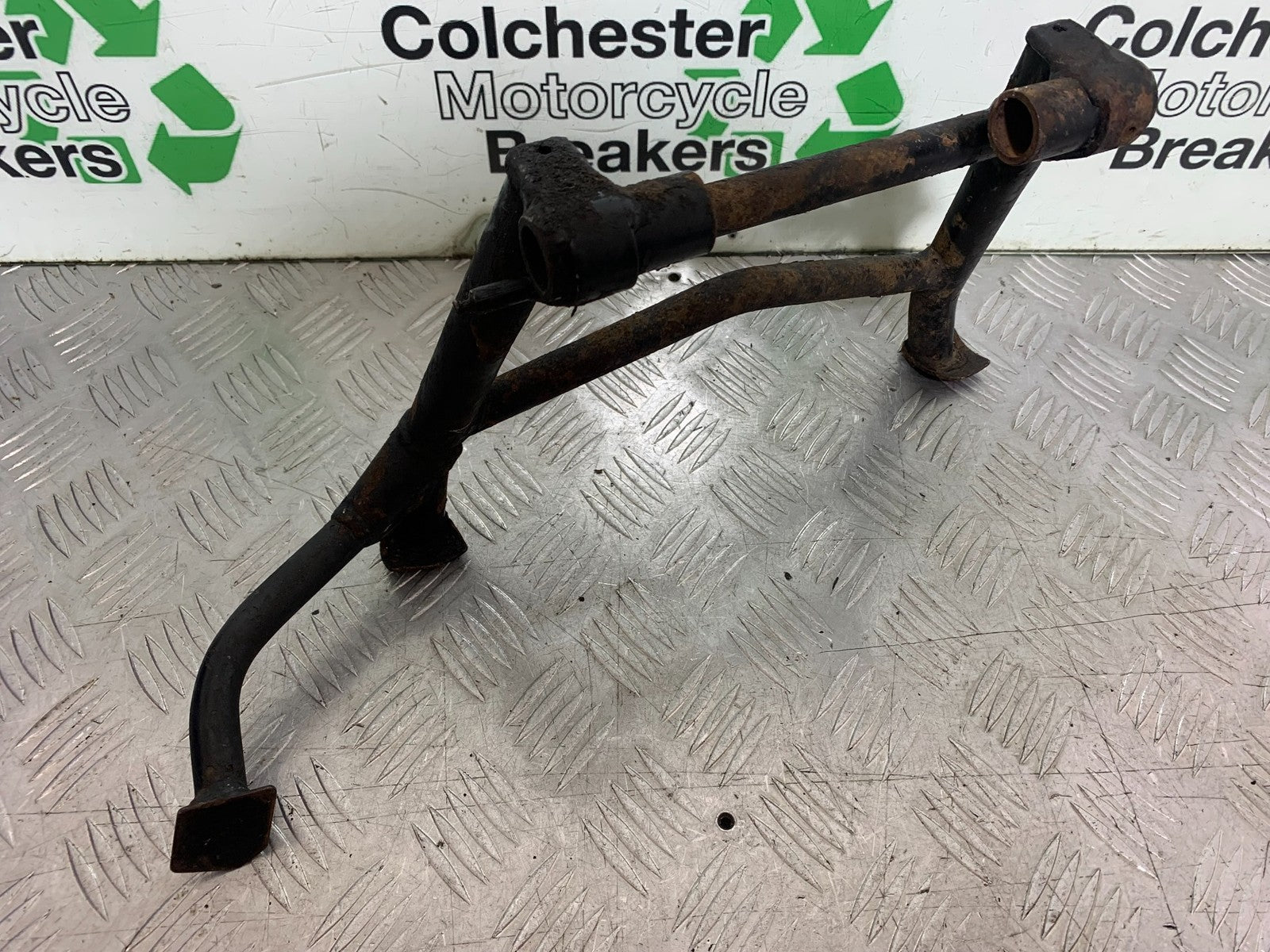 TRIUMPH TROPHY 900 CENTER STAND  YEAR 1991-95 (CMB1251)