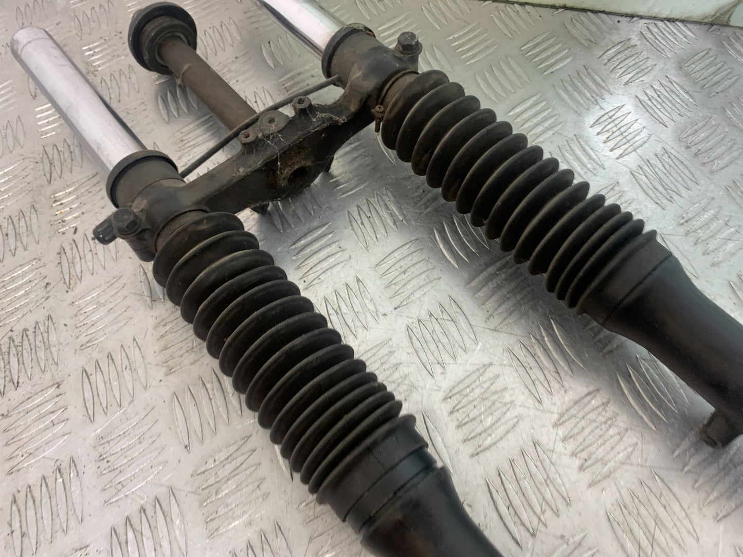 KAWASAKI GT550 GT 550 FORKS  YEAR 1989-1994