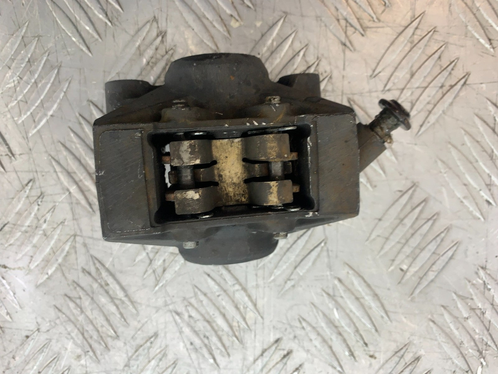 YAMAHA YZF R1 4XV REAR CALIPER   YEAR 1998-99 (CMB1291)