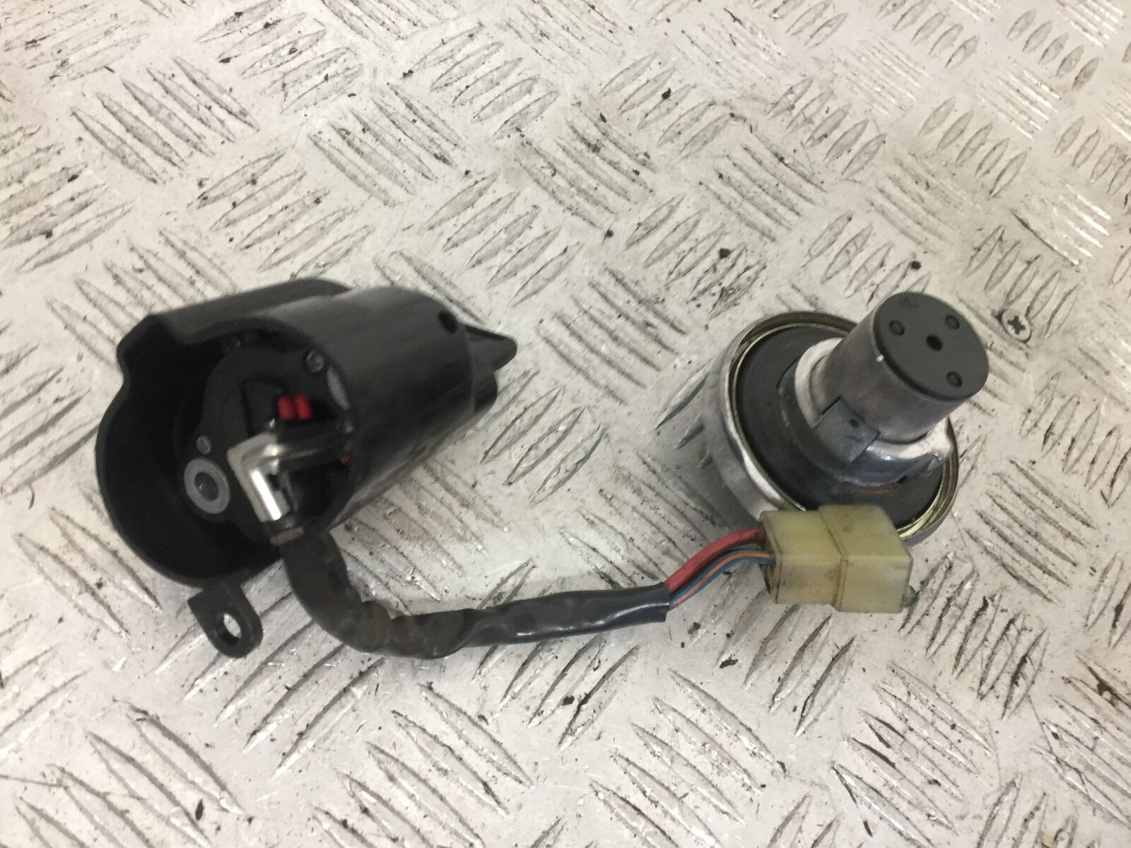 HONDA VT600 VT 600 SHADOW LOCKS AND KEY  YEAR 1996 (STOCK 747)