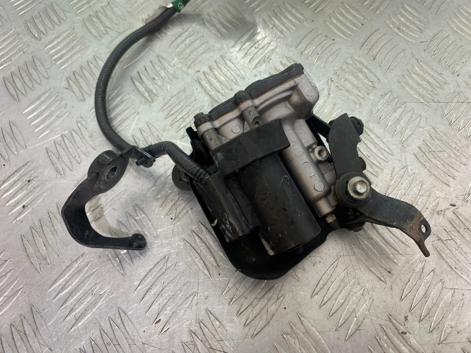 HONDA CBR1000 rr FIREBLADE FRONT ABS PUMP YEAR 2012-2016 (CMB1198)