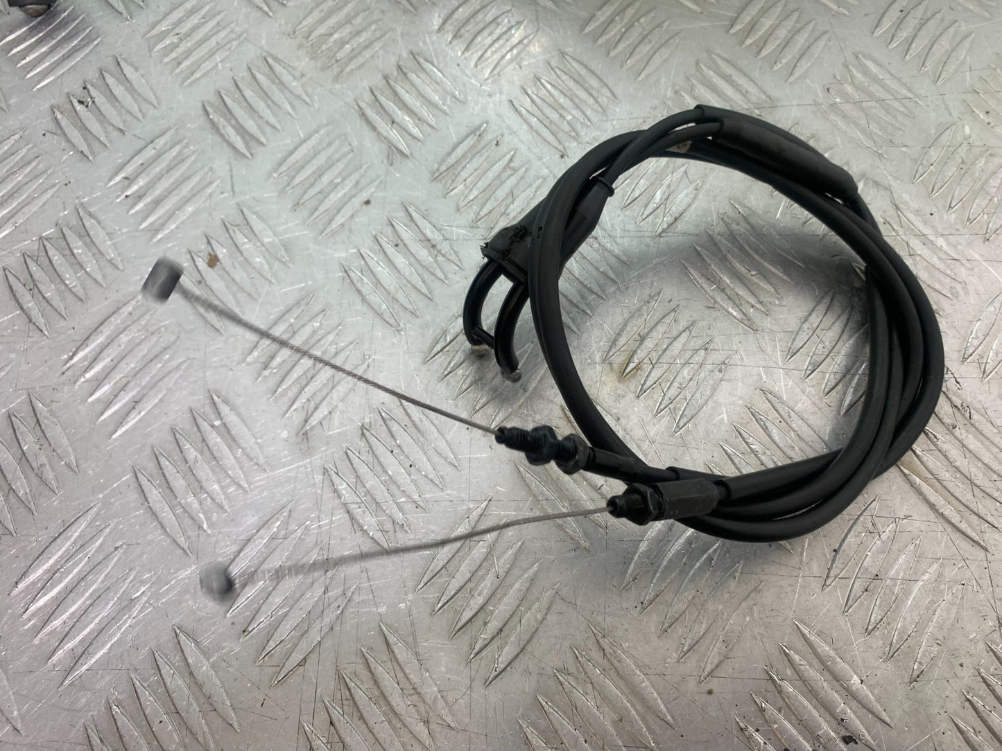 YAMAHA YZF R7 THROTTLE CABLES  YEAR 2022-2025 (CMB1255)