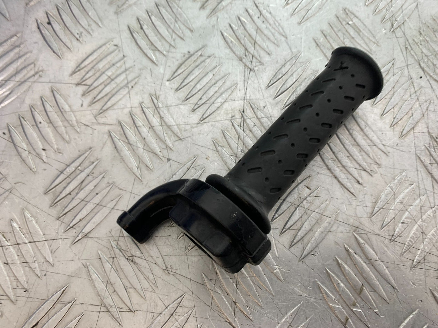 TRIUMPH 955i DAYTONA THROTTLE AND GRIP YEAR 2002-2006 (CMB1229)