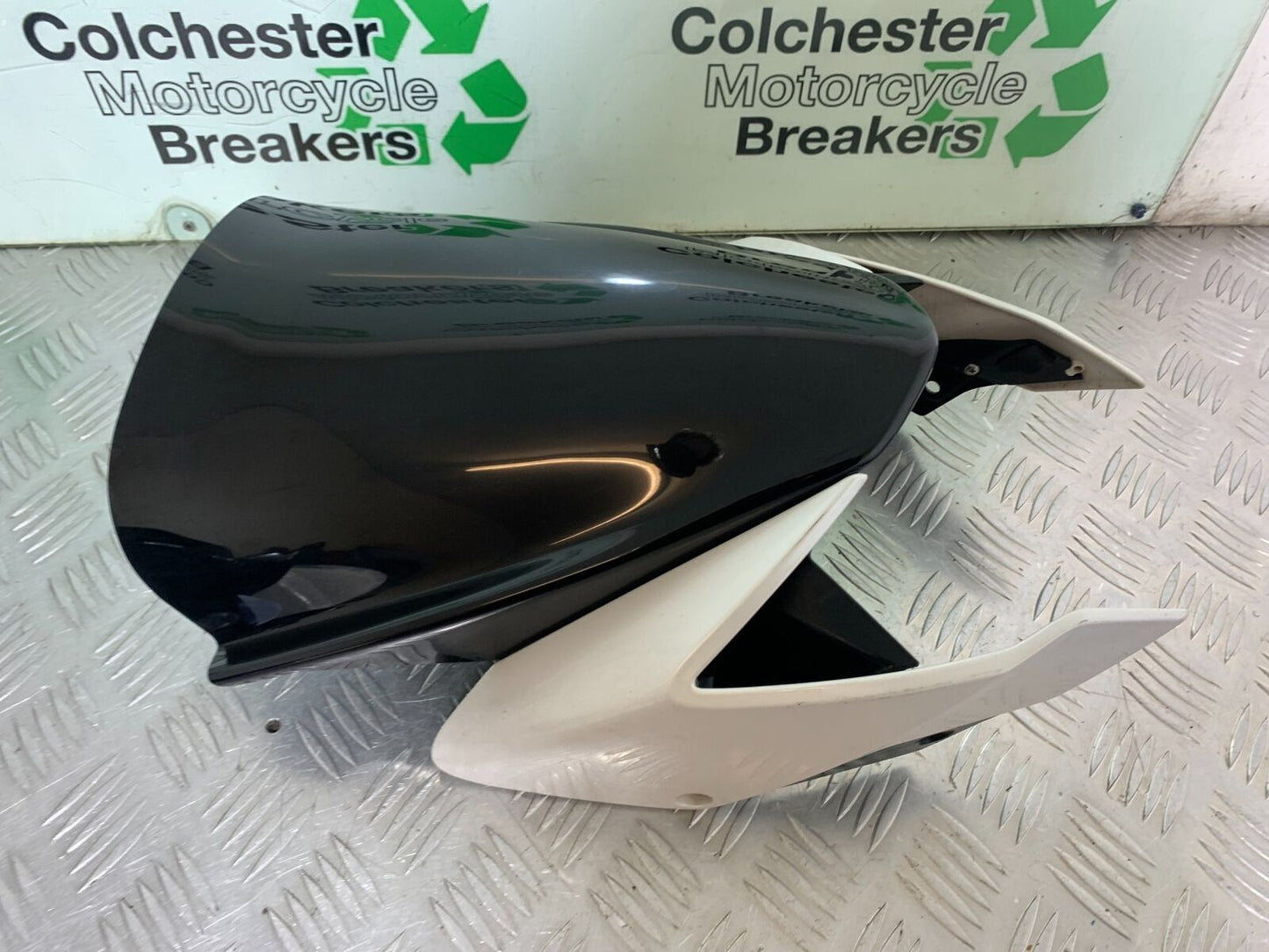 APRILIA SL750 SL 750 SHIVER TOP FAIRING AND SCREEN  YEAR 2012 (CMB1074)