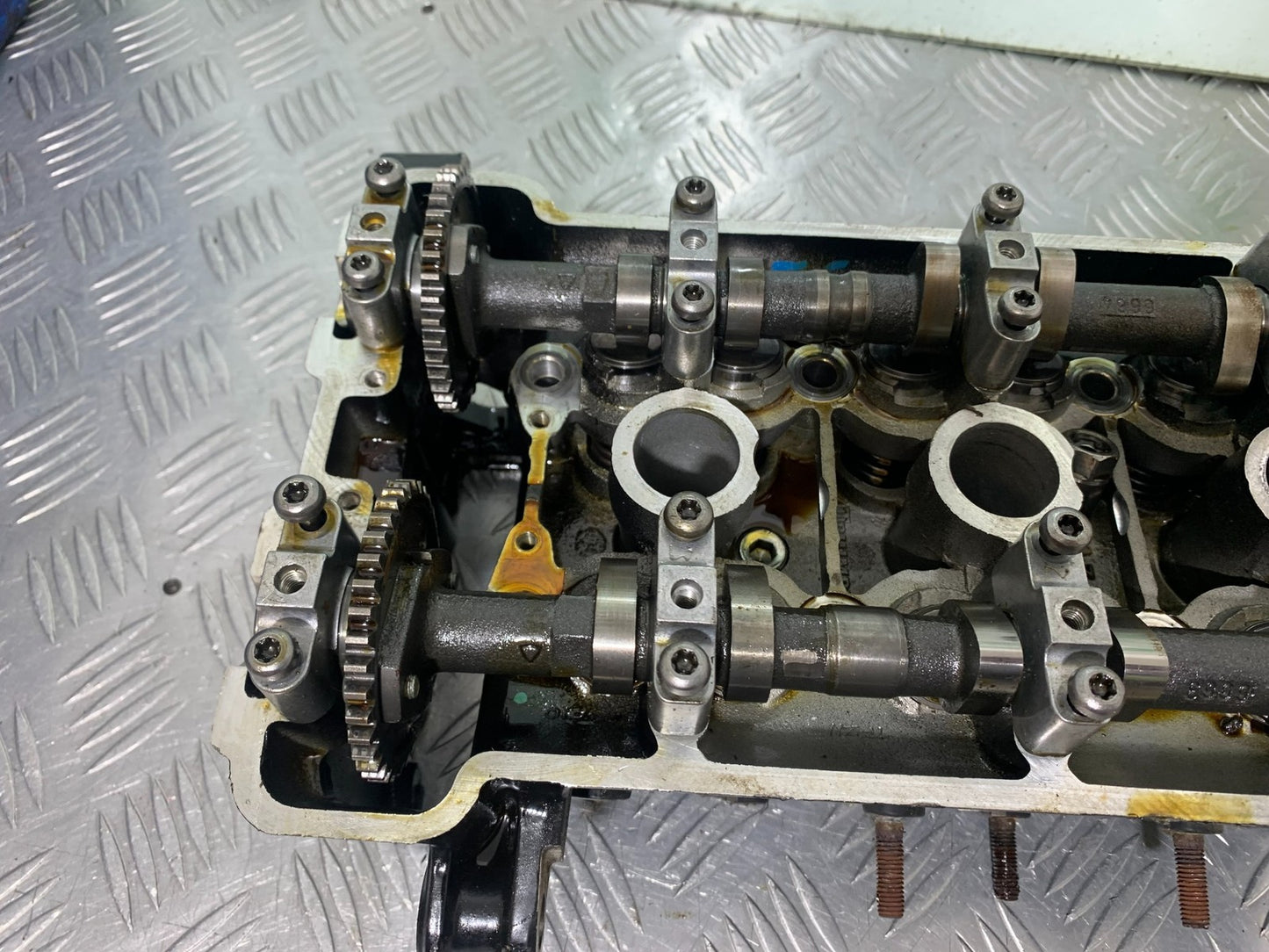 TRIUMPH 955I SPRINT RS CYLINDER HEAD AND CAMS   YEAR 1999-04