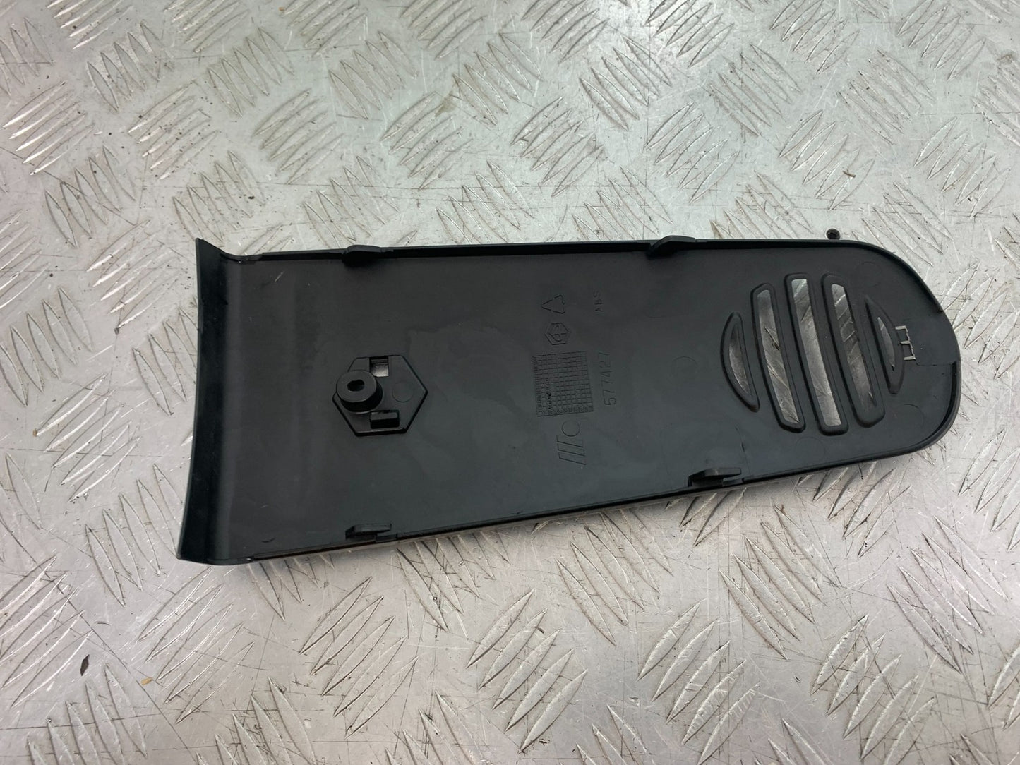 PIAGGIO VESPA GT125 L FRONT INFILL PANEL YEAR 2003  (CMB1300)