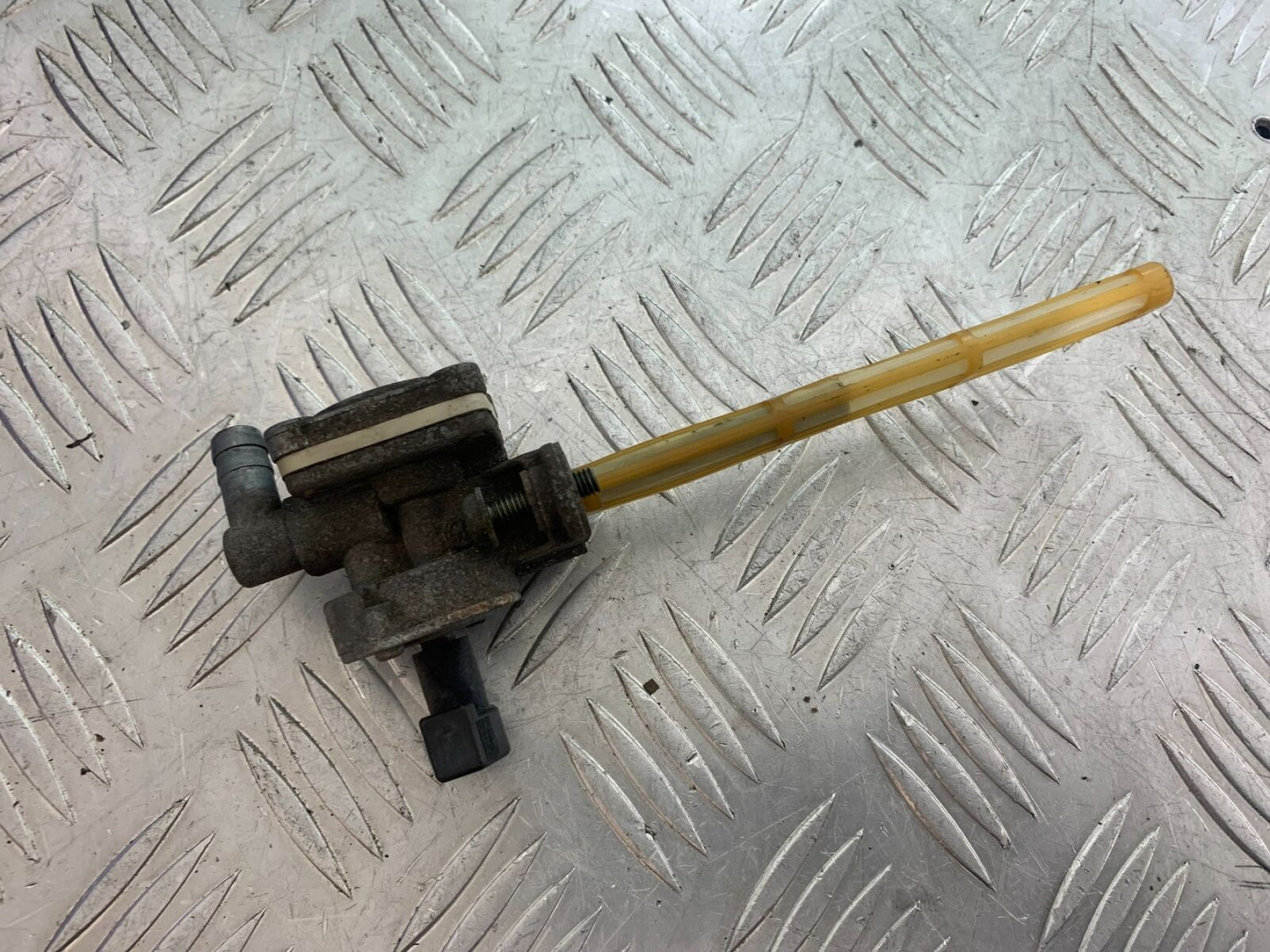 YAMAHA XJR1300 XJR 1300 PETROL TAP   YEAR  1999-2003 (CMB1119)