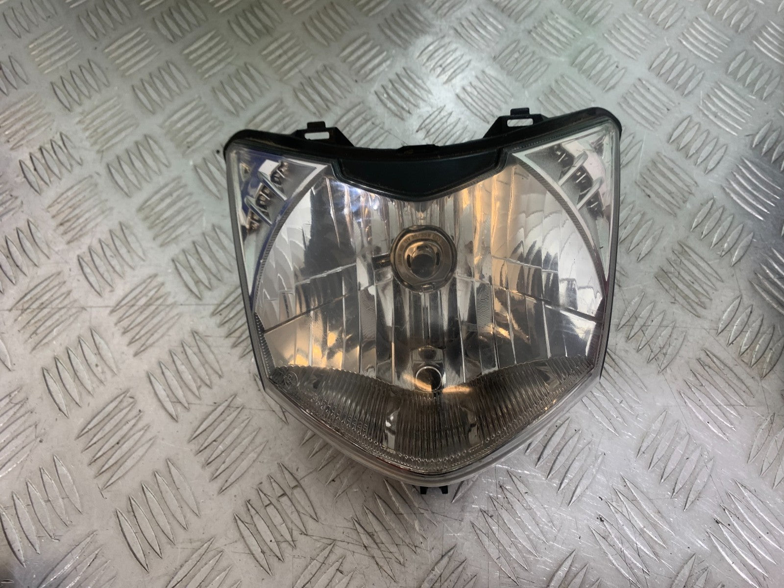 HONDA CBF125 CBF 125 HEADLIGHT   YEAR 2009-14 (CMB1182)