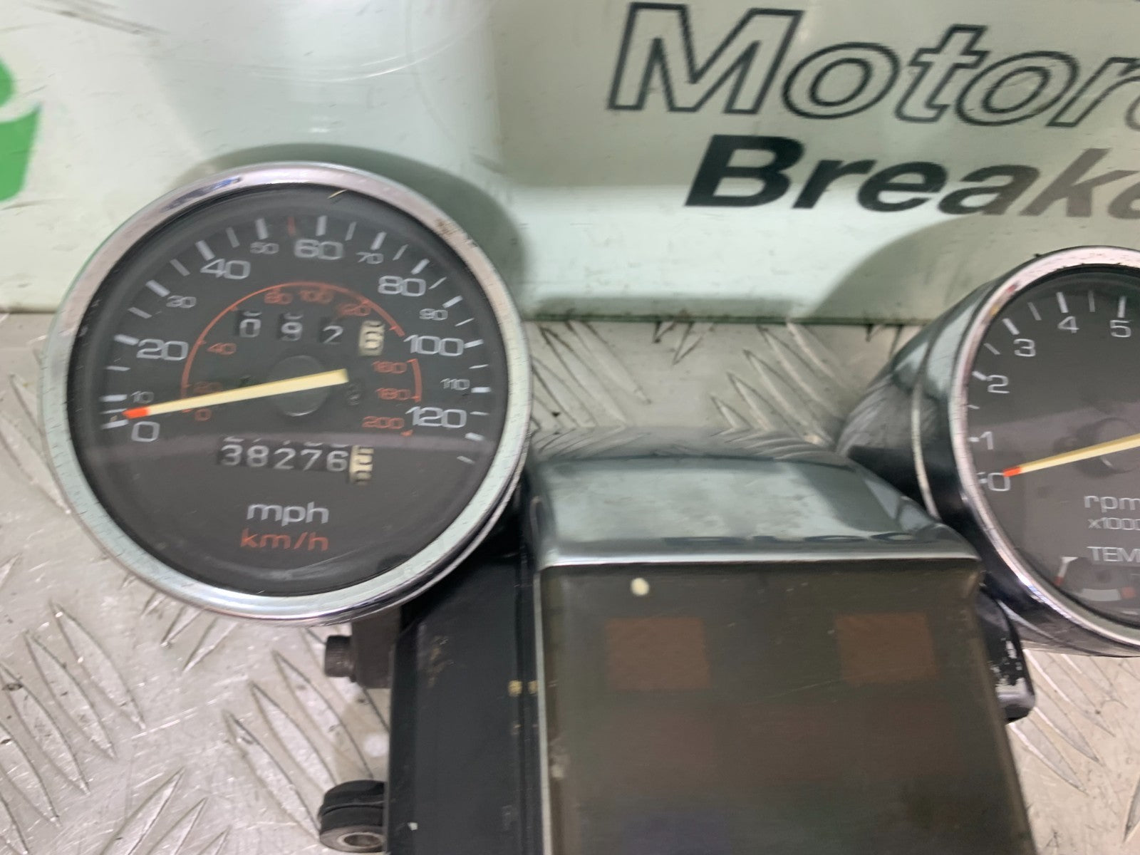 HONDA VT700 VT 700 SHADOW CLOCKS SPEEDO DASH   YEAR 1984-85 (CMB1328)