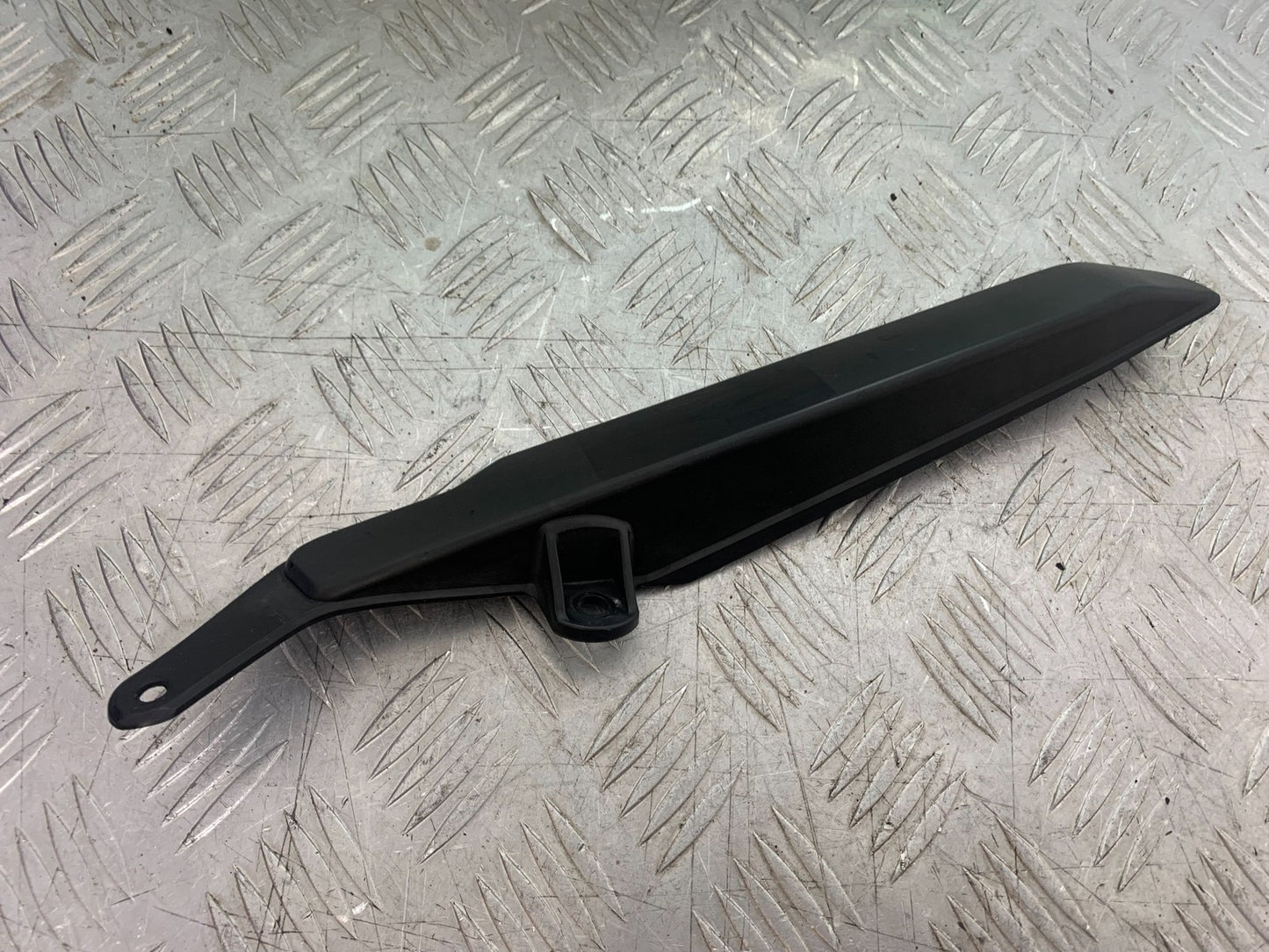 HONDA CBR1000 rr FIREBLADE CHAIN GUARD YEAR 2006  (CMB1220)