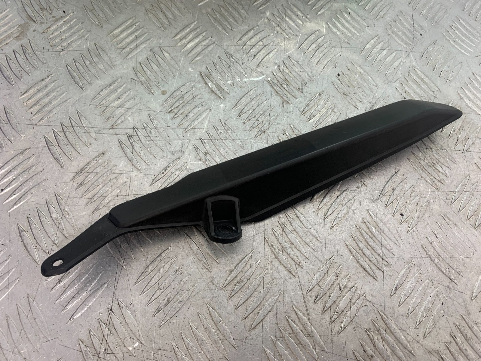 HONDA CBR1000 rr FIREBLADE CHAIN GUARD YEAR 2006  (CMB1220)