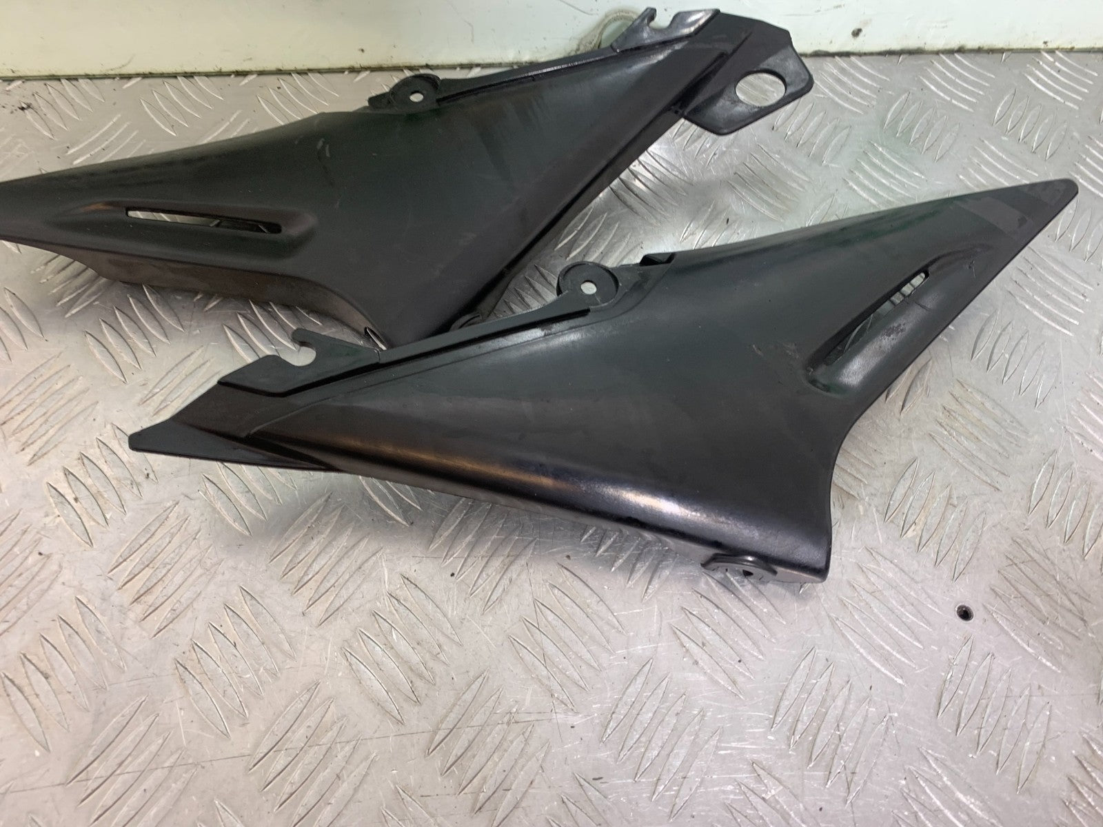 YAMAHA XJ600 XJ 600 DIVERSION LEFT & RIGHT SIDE INFILLS  1998-2000 (CMB1191)
