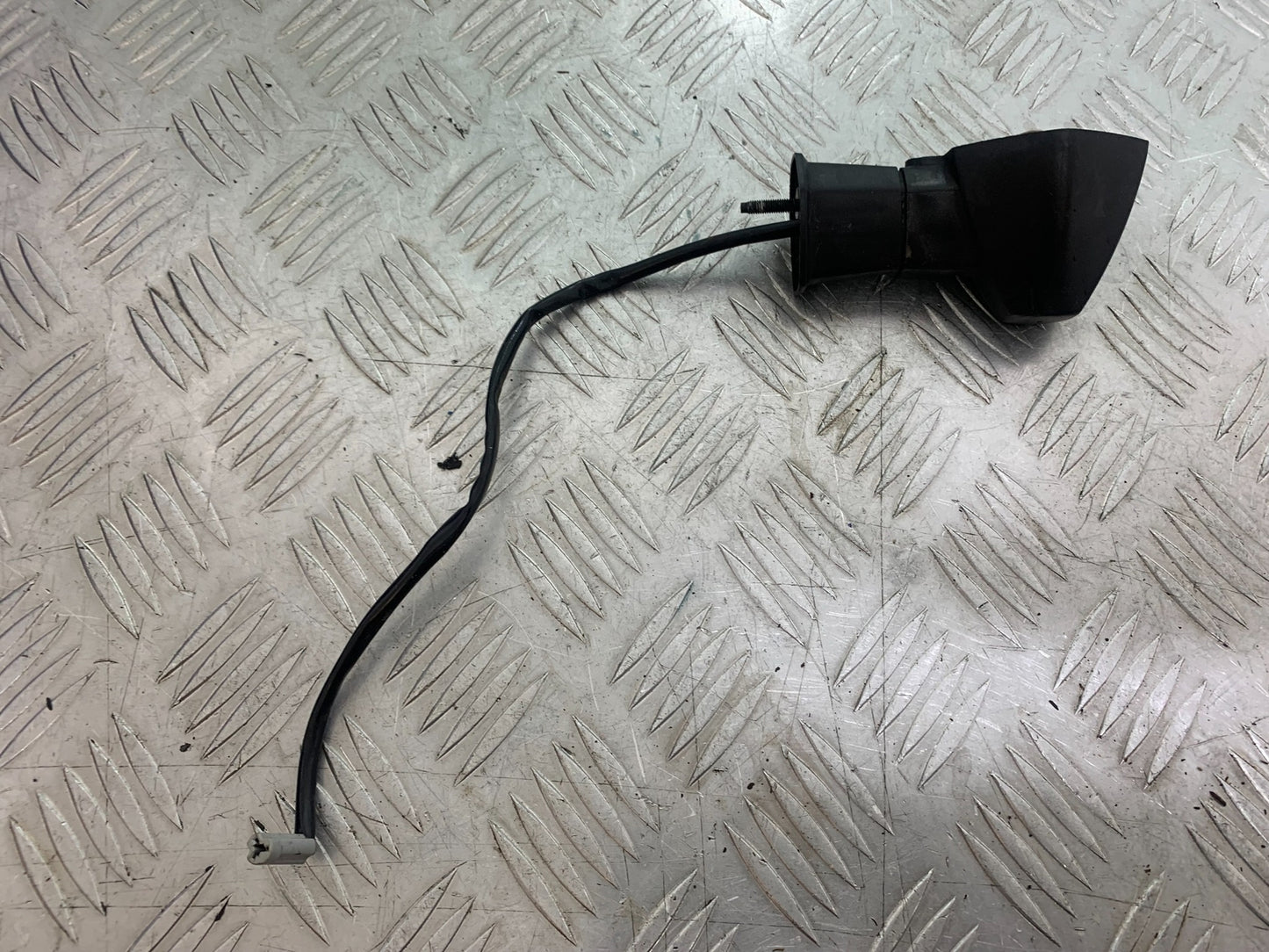 SUZUKI GSF600 GSF 600 BANDIT FRONT RIGHT INDICATOR  YEAR 2001-2003 (CMB1157)