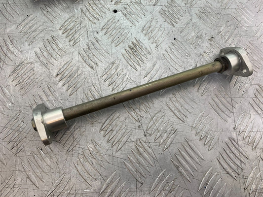 TRIUMPH 675 STREET TRIPLE R SWINGARM SPINDLE    YEAR 2013 - 2016 (CMB1221)
