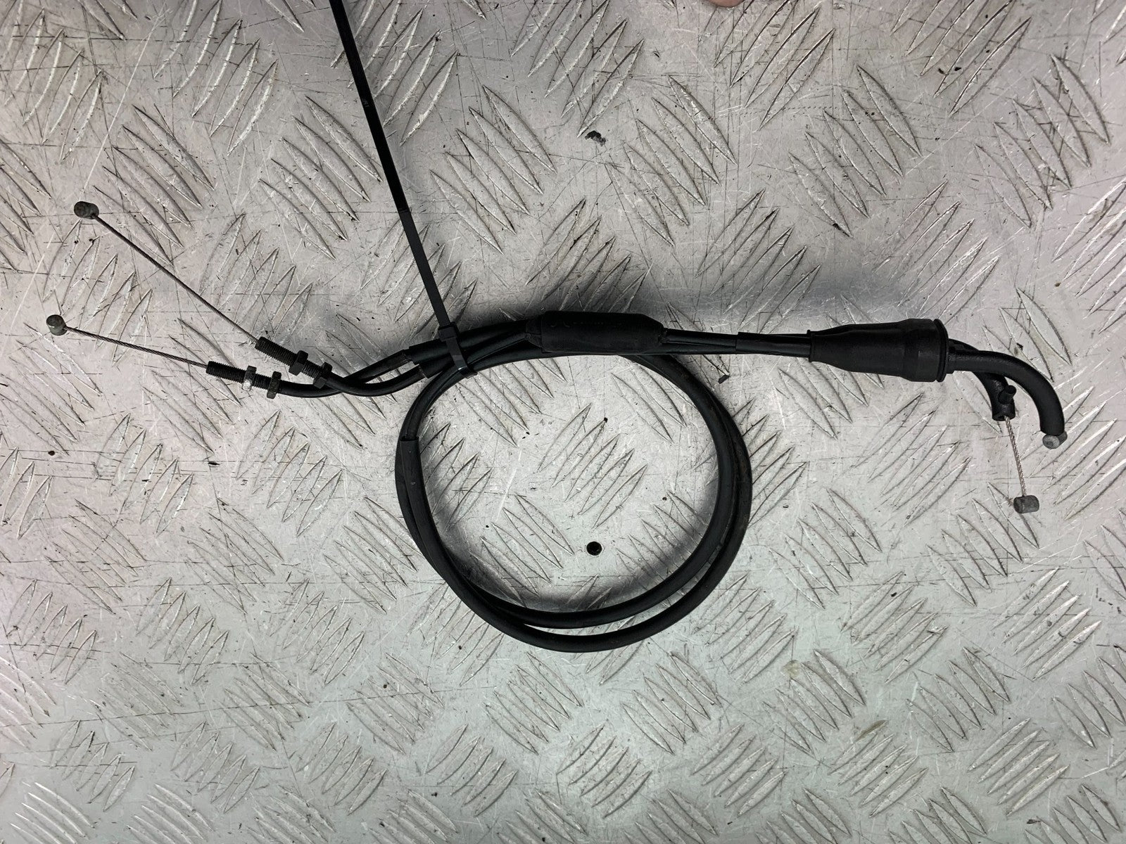 TRIUMPH 675 STREET TRIPLE RX THROTTLE CABLES  2015- 2017 (CMB1299)