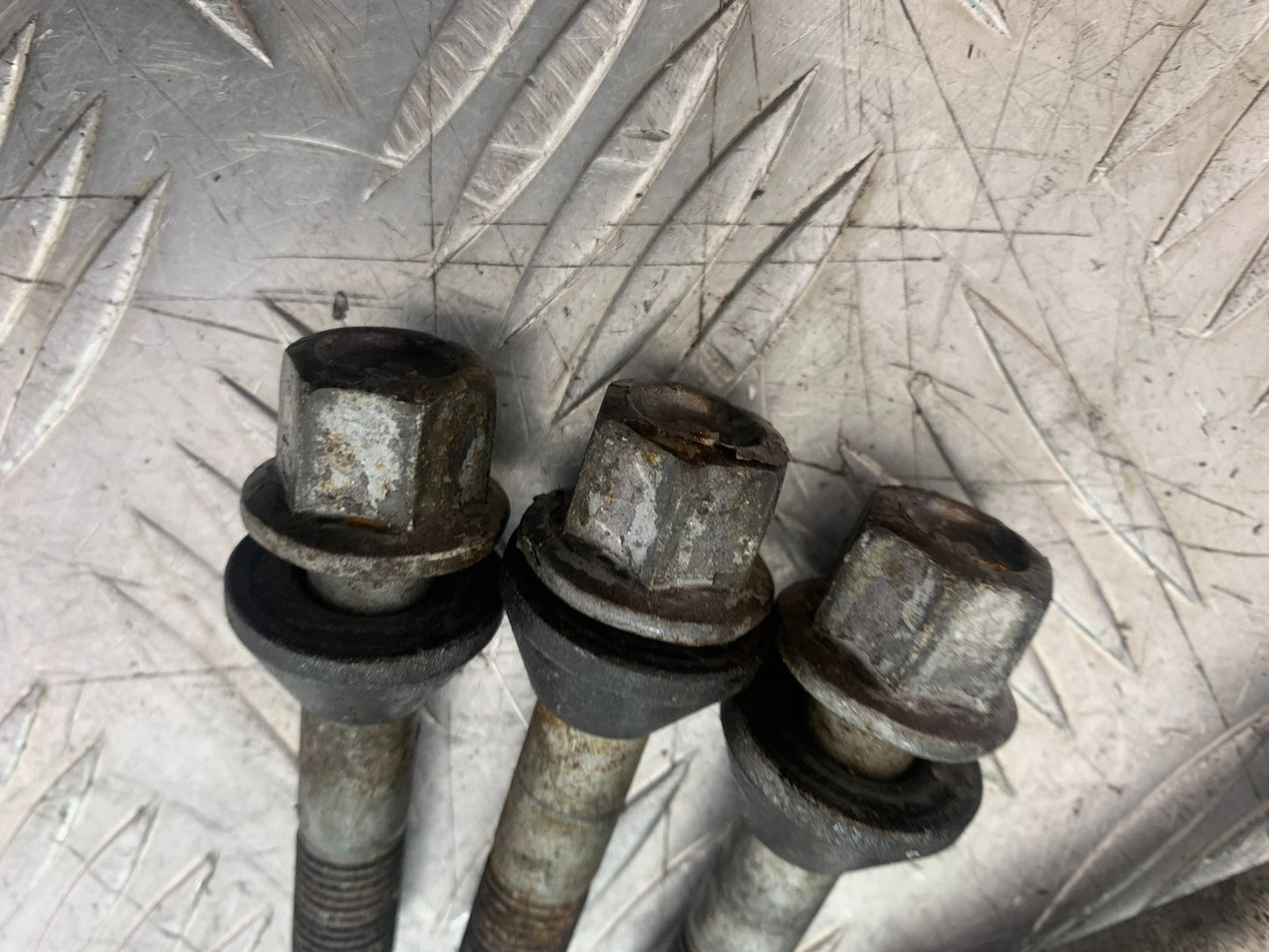 BMW R850 R R850R REAR WHEEL BOLTS   YEAR 1994-2002 (CMB1170)