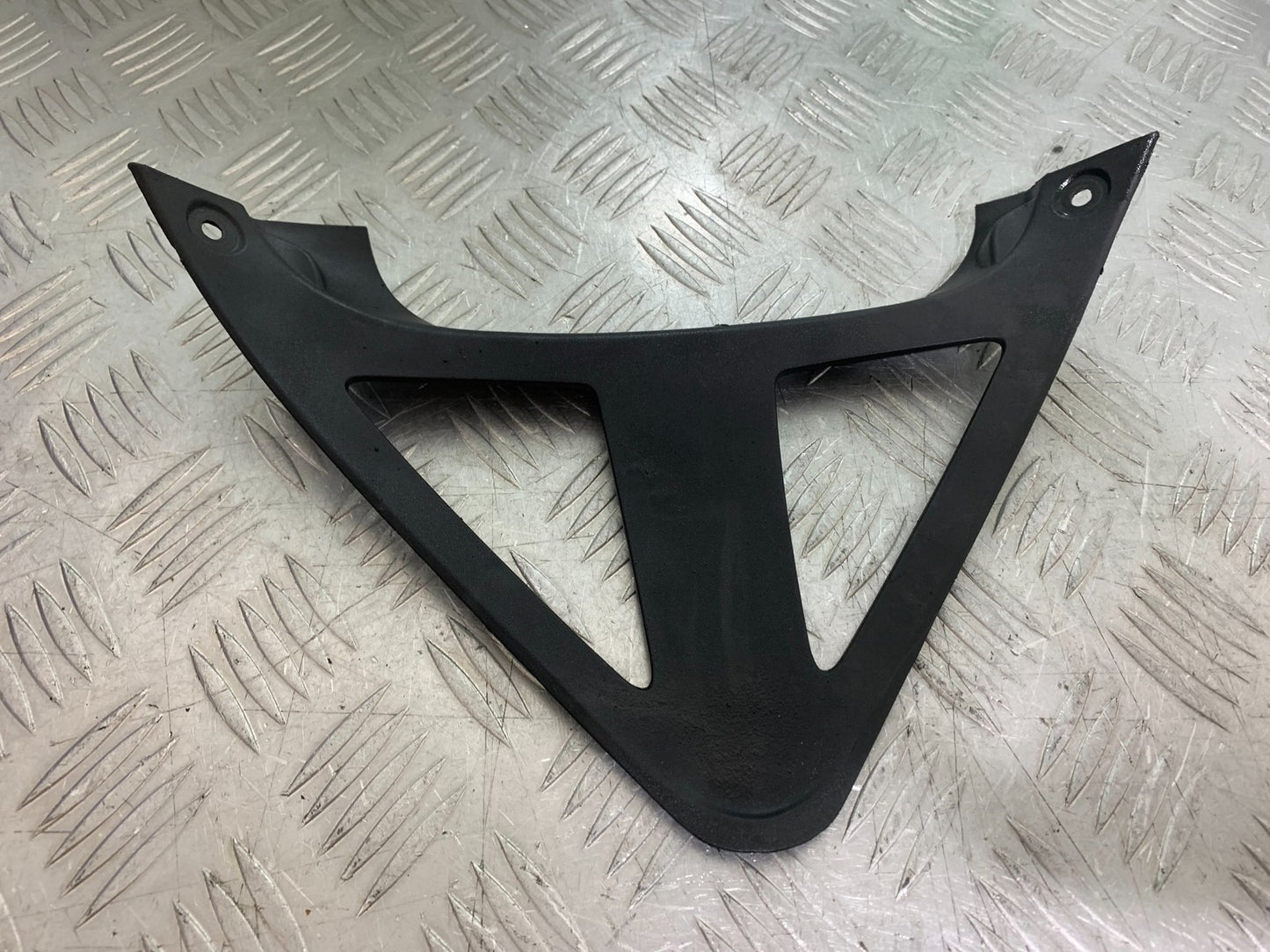TRIUMPH 1050 SPRINT ST FAIRING V-PIECE  2003-2011 (CMB1285)