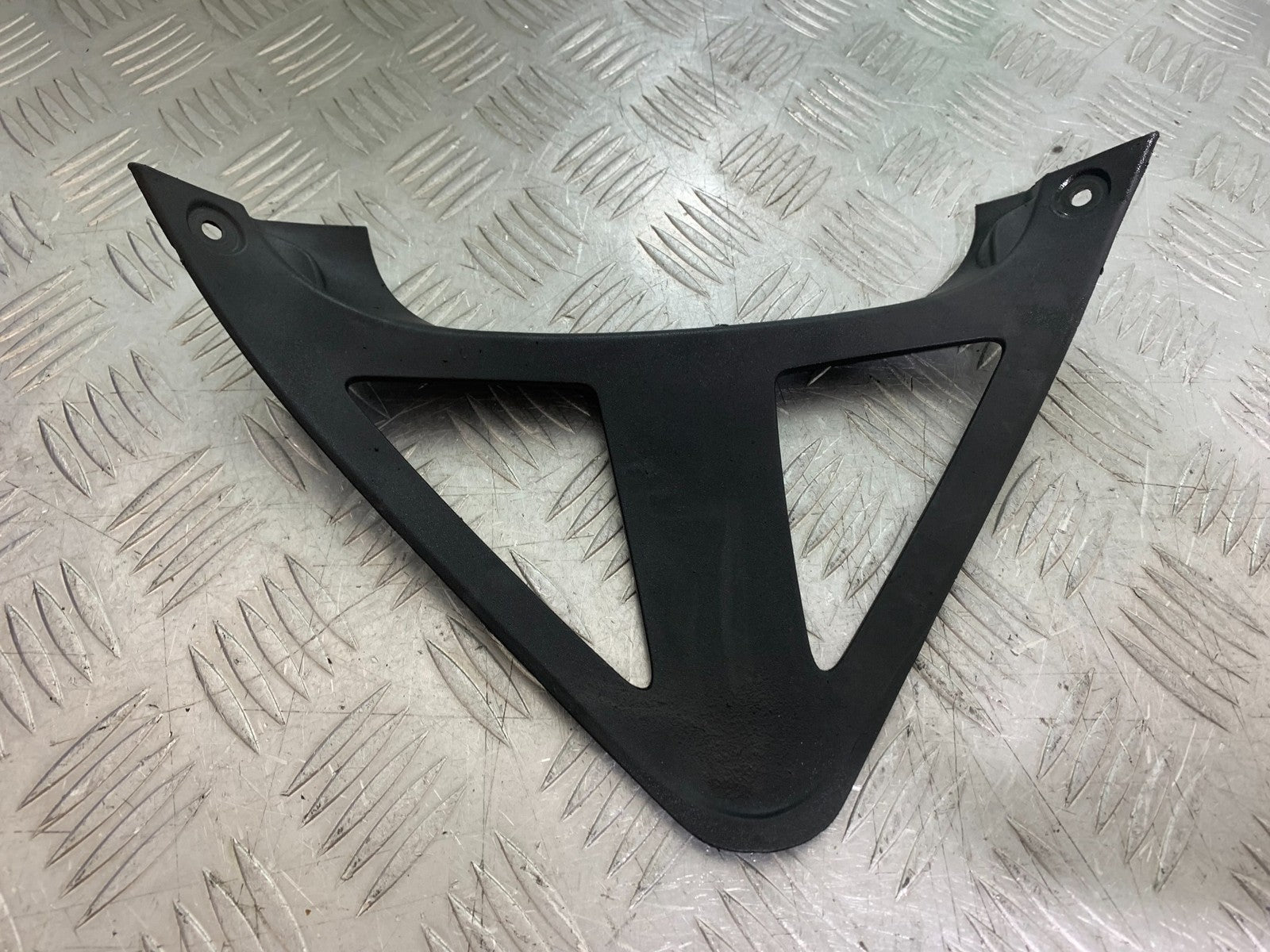 TRIUMPH 1050 SPRINT ST FAIRING V-PIECE  2003-2011 (CMB1285)