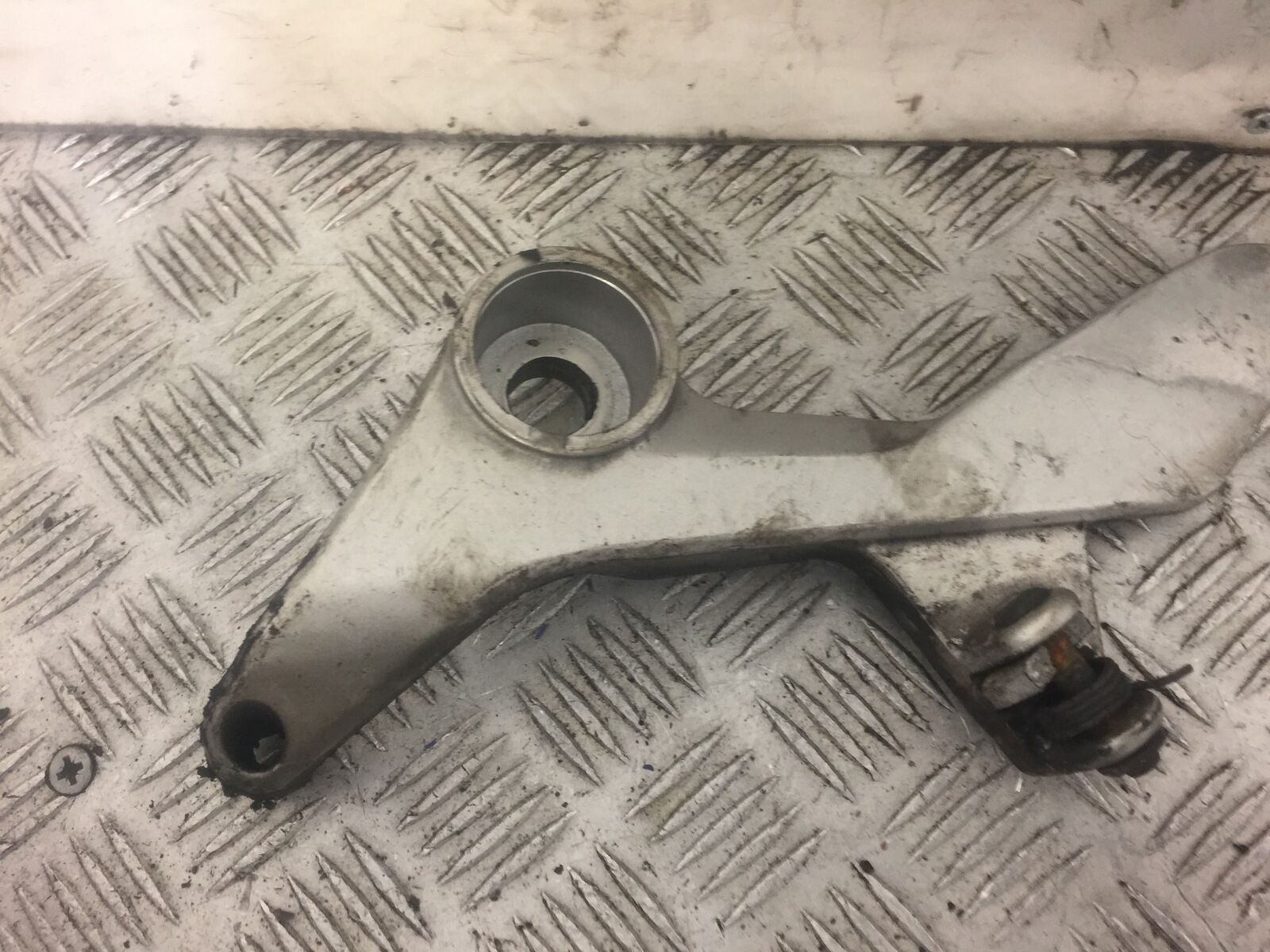 HONDA VFR800 VFR 800 PRE V-TEC FRONT LEFT HANGER   YEAR 2003  (STOCK 430)