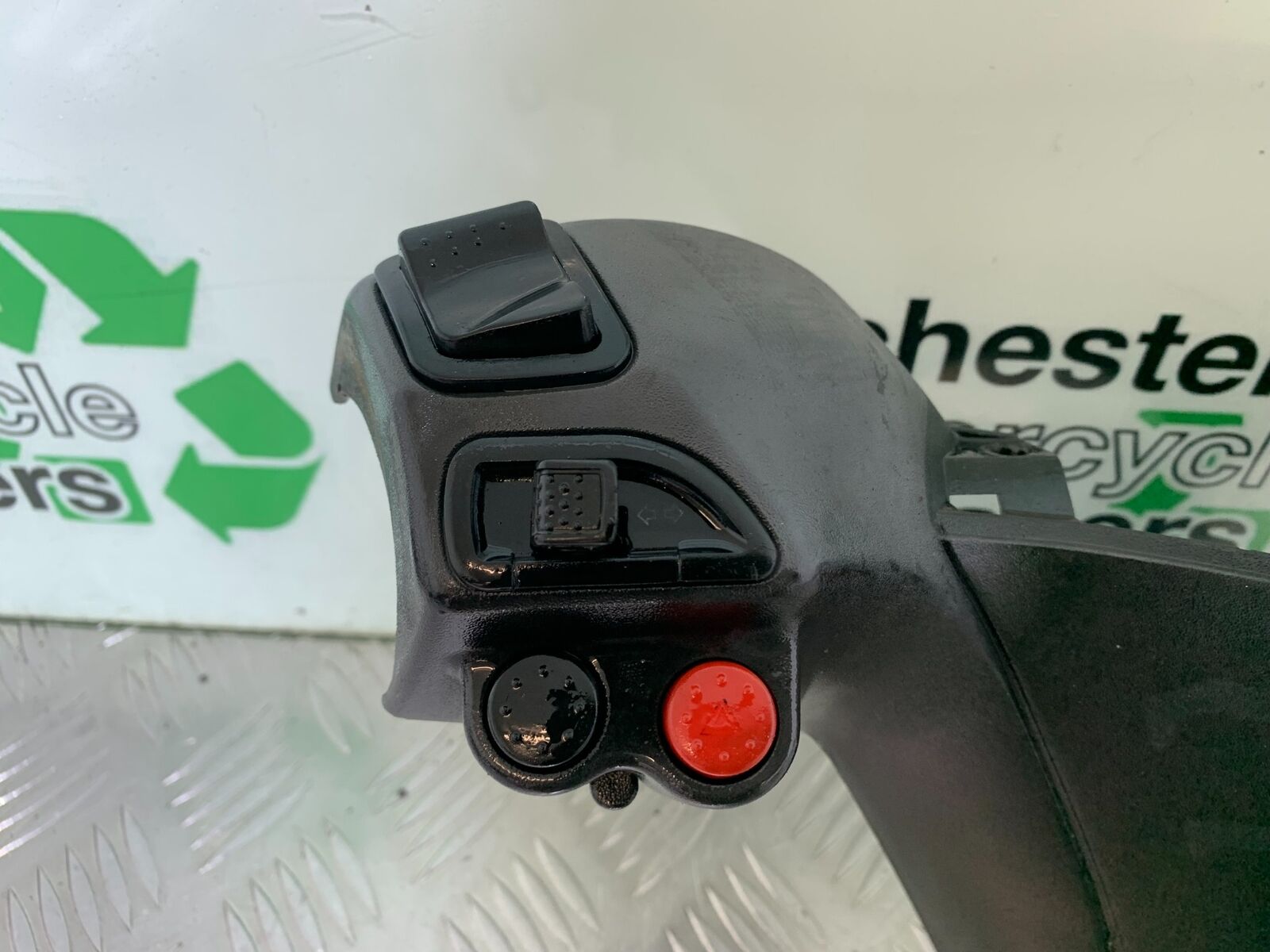 PIAGGIO X EVO 400 LEFT AND RIGHT SWITCH GEARS   YEAR 2007-2011 (CMB1069)