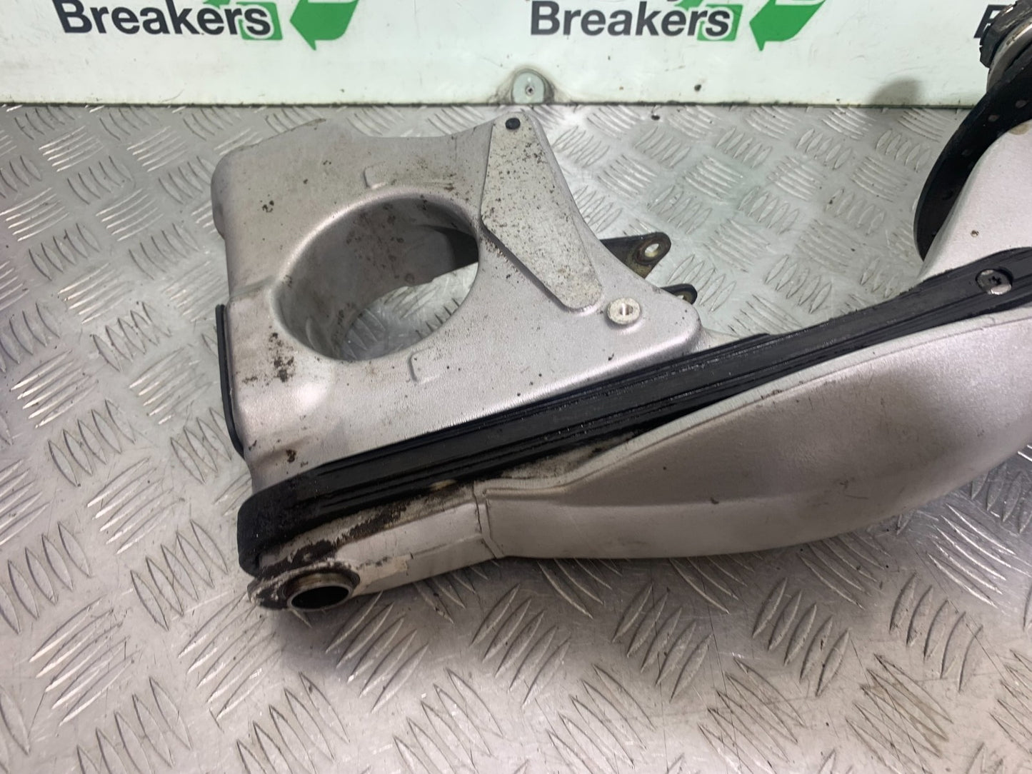 TRIUMPH 955i SPRINT ST SWINGARM   1999-2004 (CMB1176)