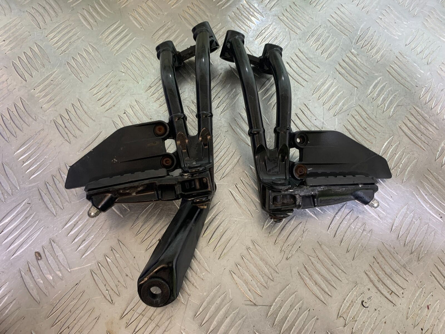 KTM 125 DUKE REAR HANGERS AND PEGS   YEAR 2018-2023 (CMB1083)