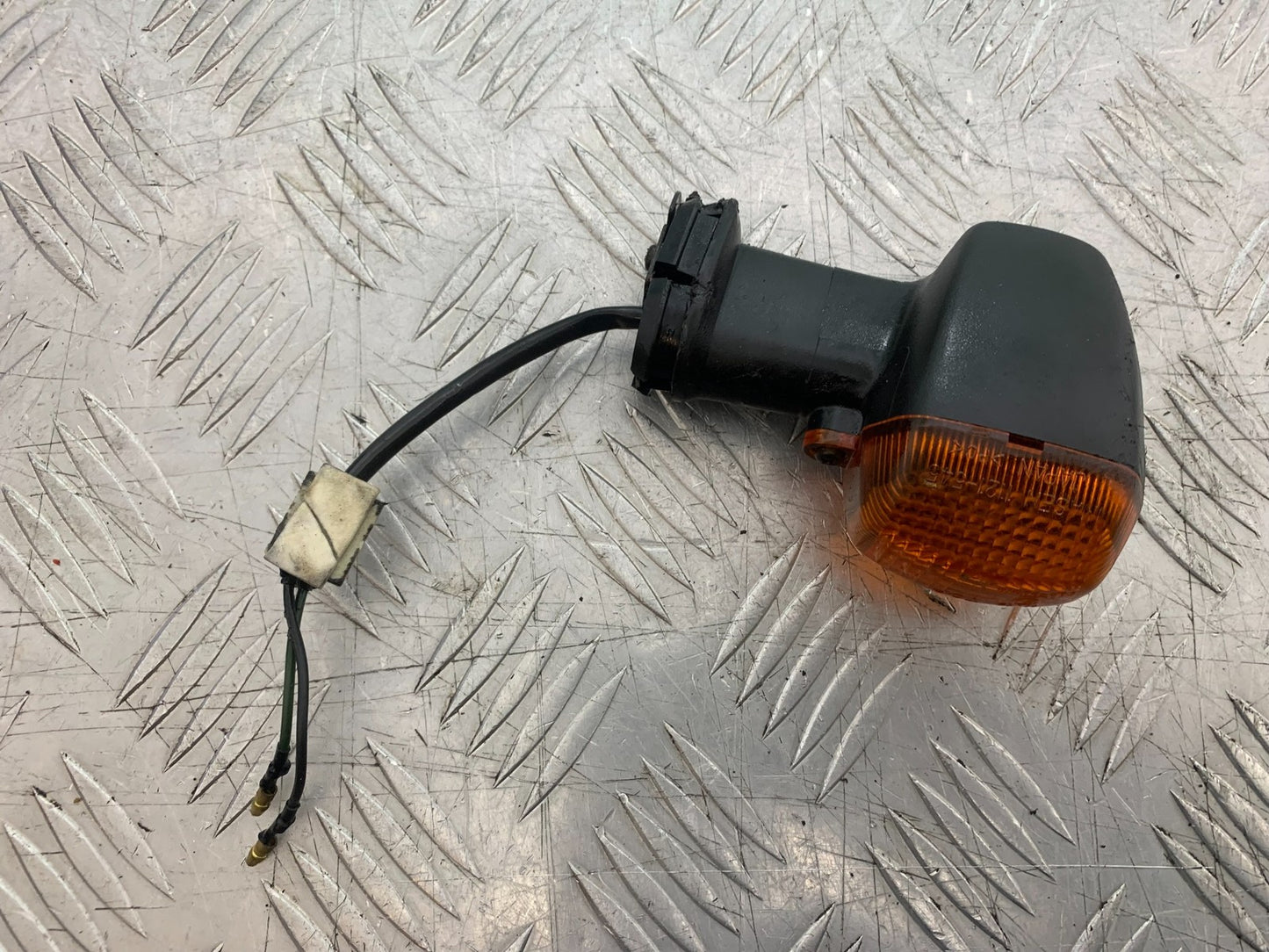 YAMAHA FZS600 FAZER 600 FRONT RIGHT INDICATOR  YEAR 1998-2001 (CMB1267)
