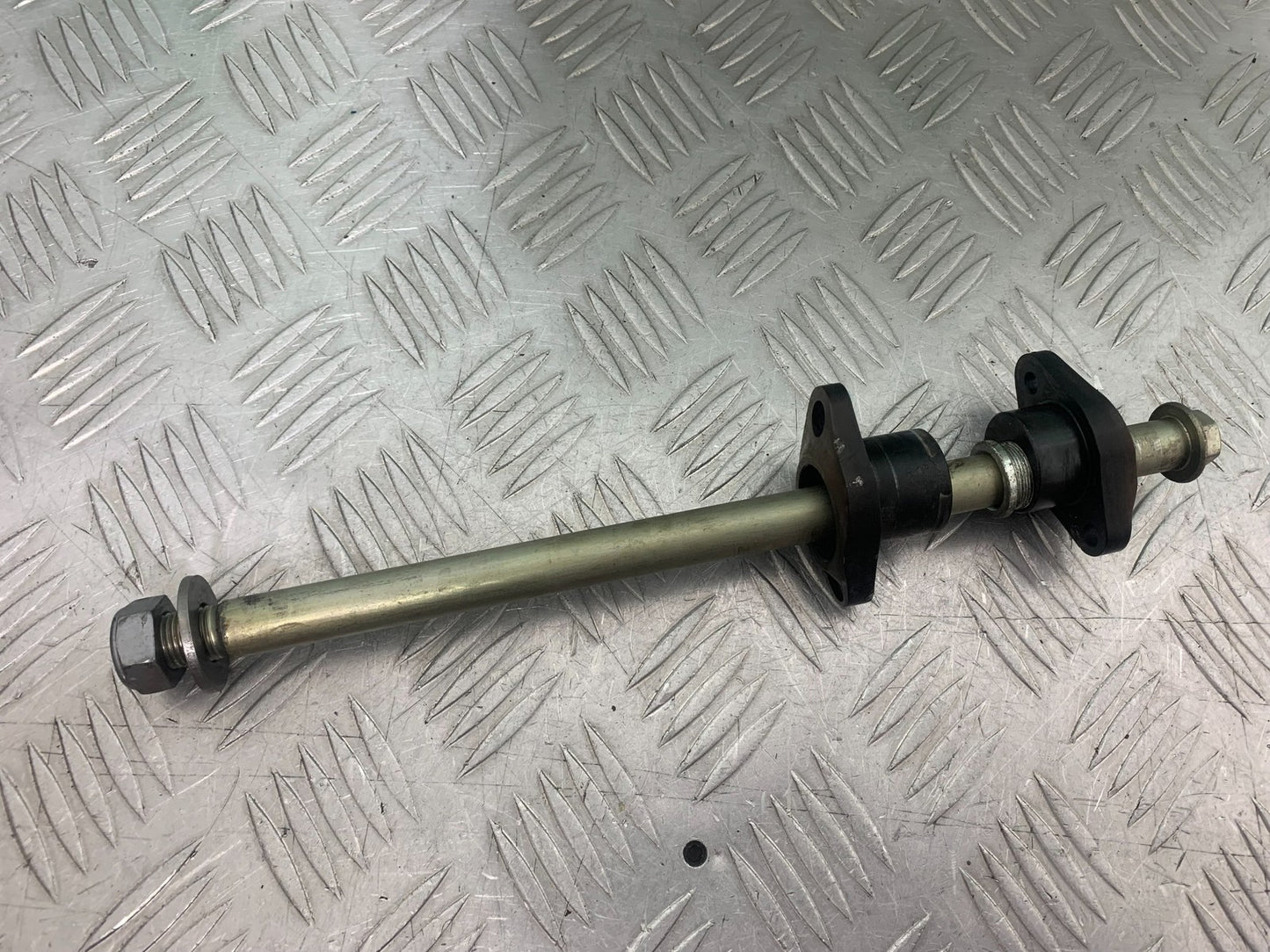 TRIUMPH 675 STREET TRIPLE RX SWINGARM SPINDLE  2015- 2017 (CMB1299)
