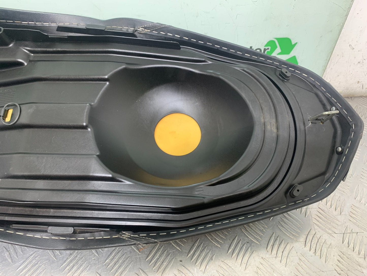 YAMAHA XMAX 300 SEAT  YEAR 2017-2020 (CMB1218)