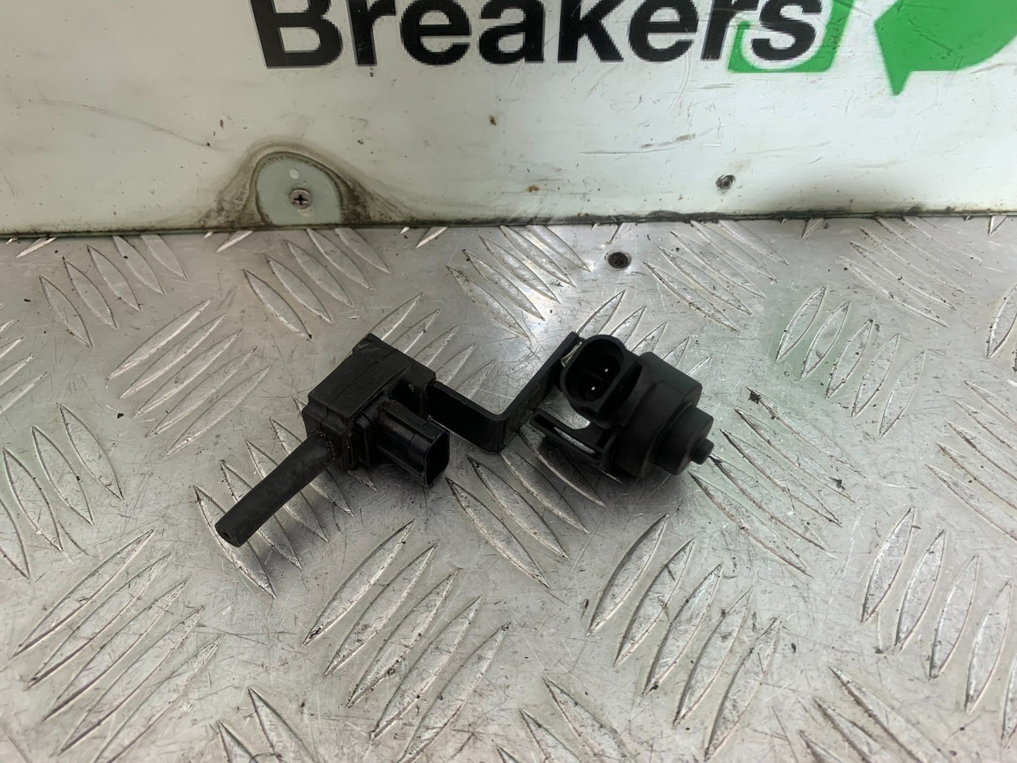 KTM 690 DUKE R LC4 RELAYS SENSORS YEAR 2012-2015  (CMB1180)