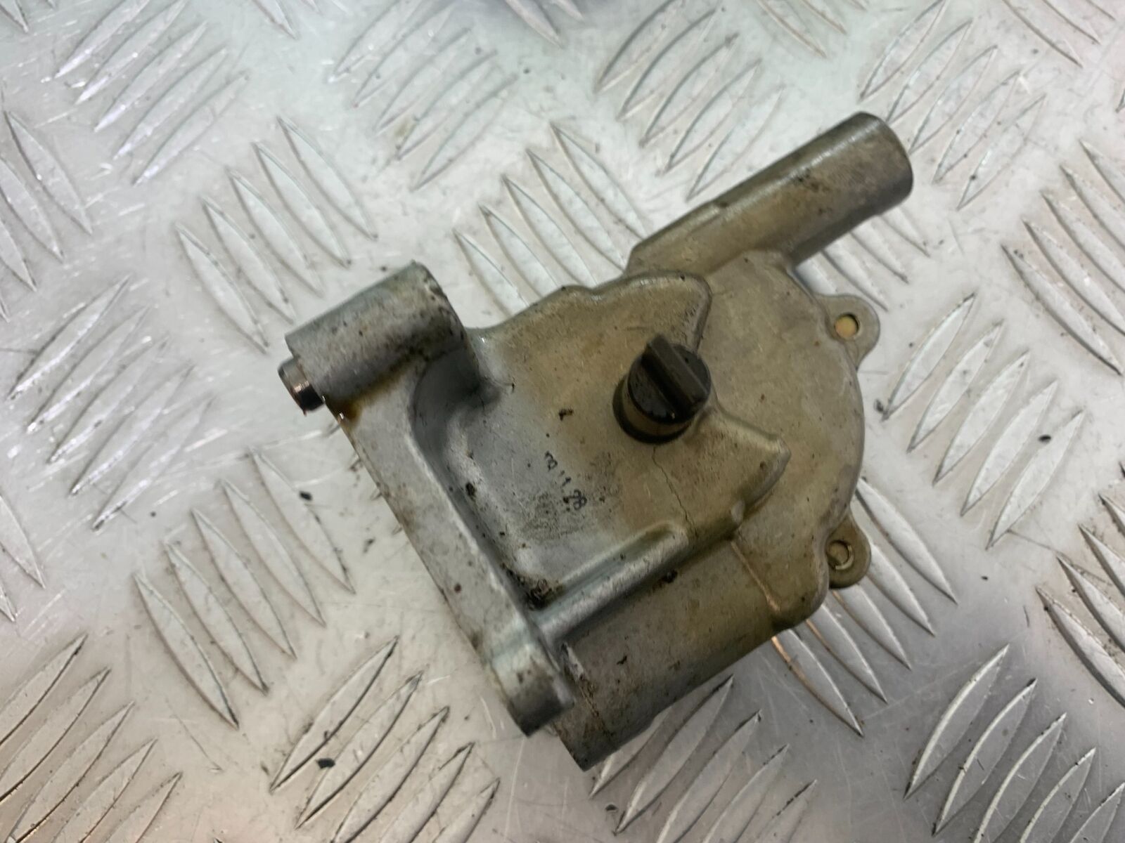 TRIUMPH 955i SPRINT ST OIL PUMP  YEAR 1999-2004 (STOCK 735)