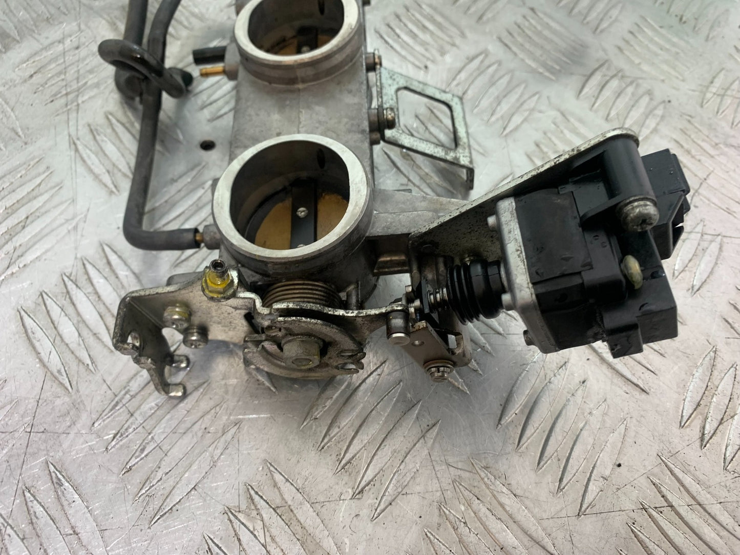 TRIUMPH SPEED TRIPLE R 1050 THROTTLE BODIES  2009 (CMB1183)