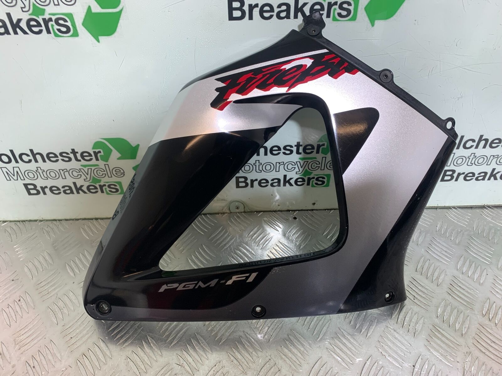 HONDA CBR 929 RRY FIREBLADE RIGHT MIDDLE FAIRING PANEL YEAR 2000-01 (CMB1094)