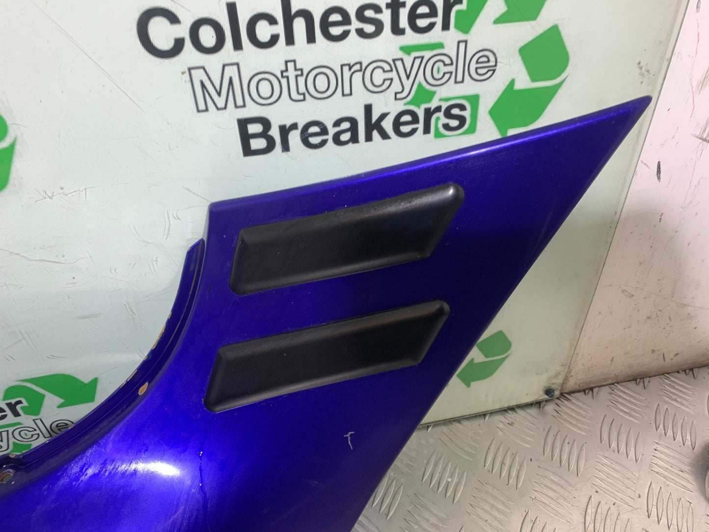 TRIUMPH TROPHY 900 RIGHT SEAT PANEL   YEAR 1991-95 (CMB1251)