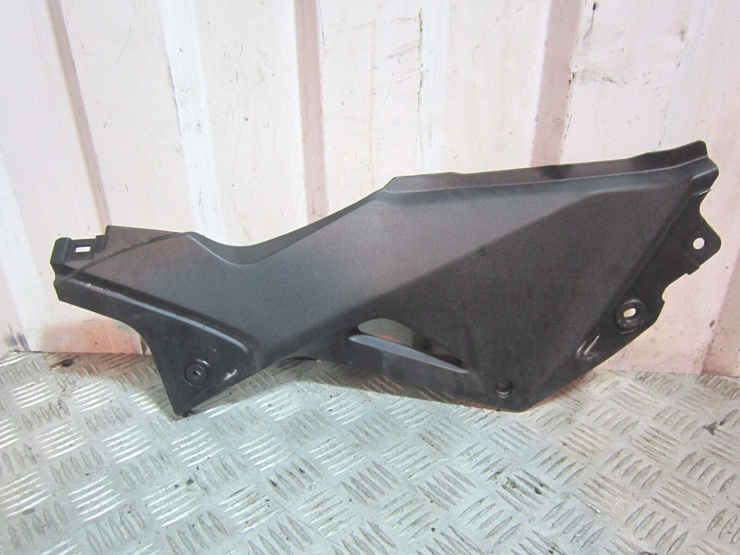 HONDA CBR125 CBR 125 LEFT SEAT PANEL YEAR 2011  2014
