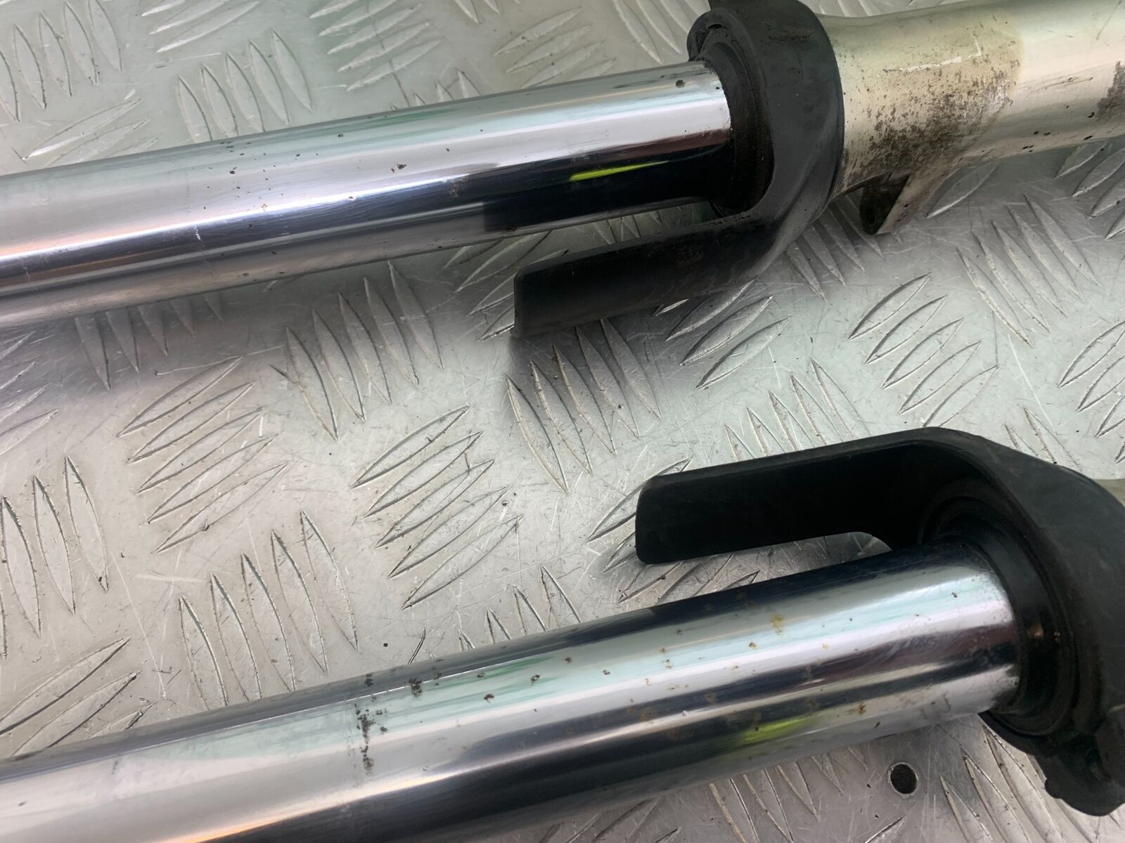 YAMAHA FJ1100 FJ 1100 FORKS   YEAR 1984-1985 (CMB1101)