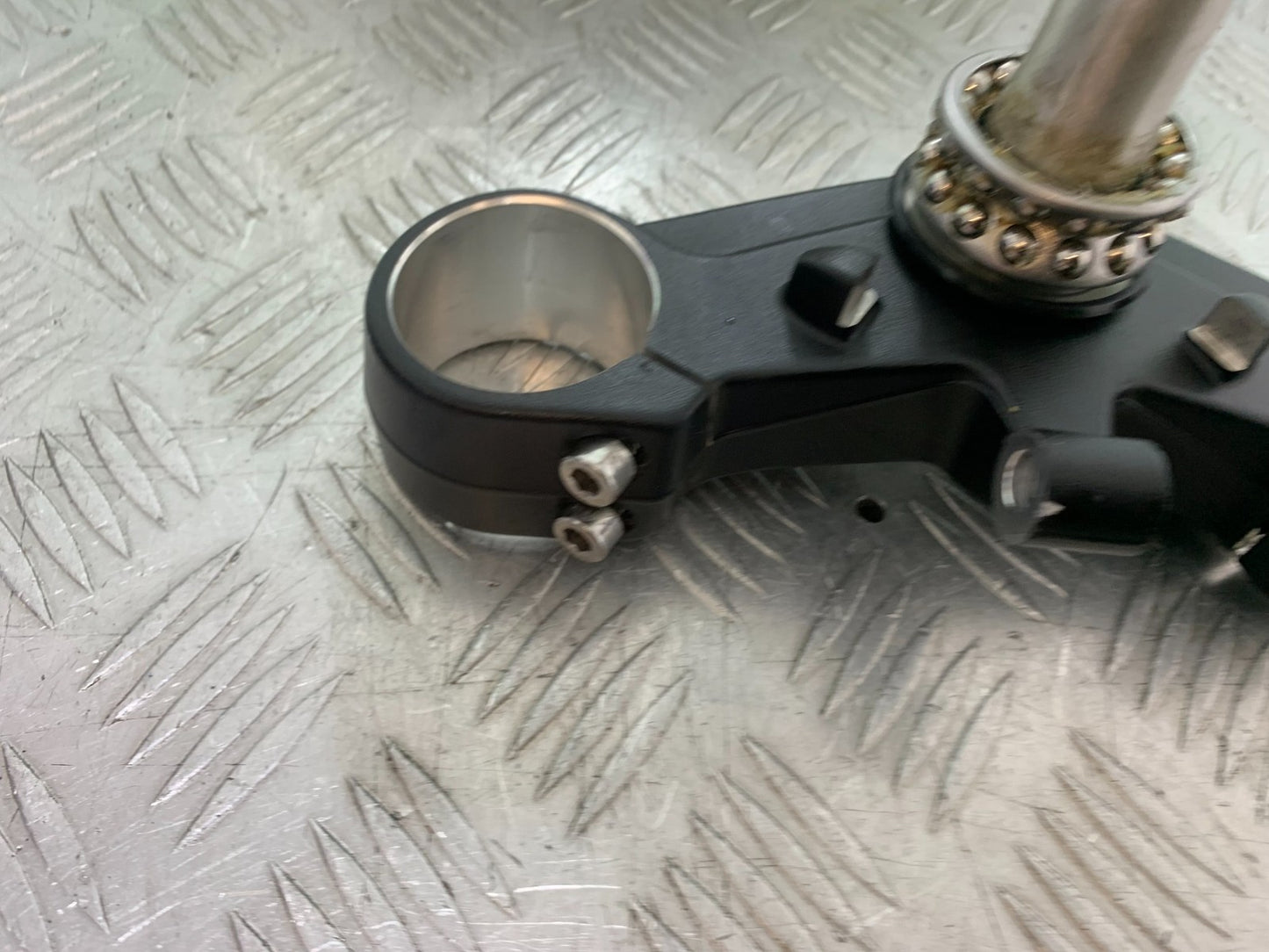 TRIUMPH TRIDENT 660 BOTTOM YOKE  YEAR 2021-2024 (CMB1295)