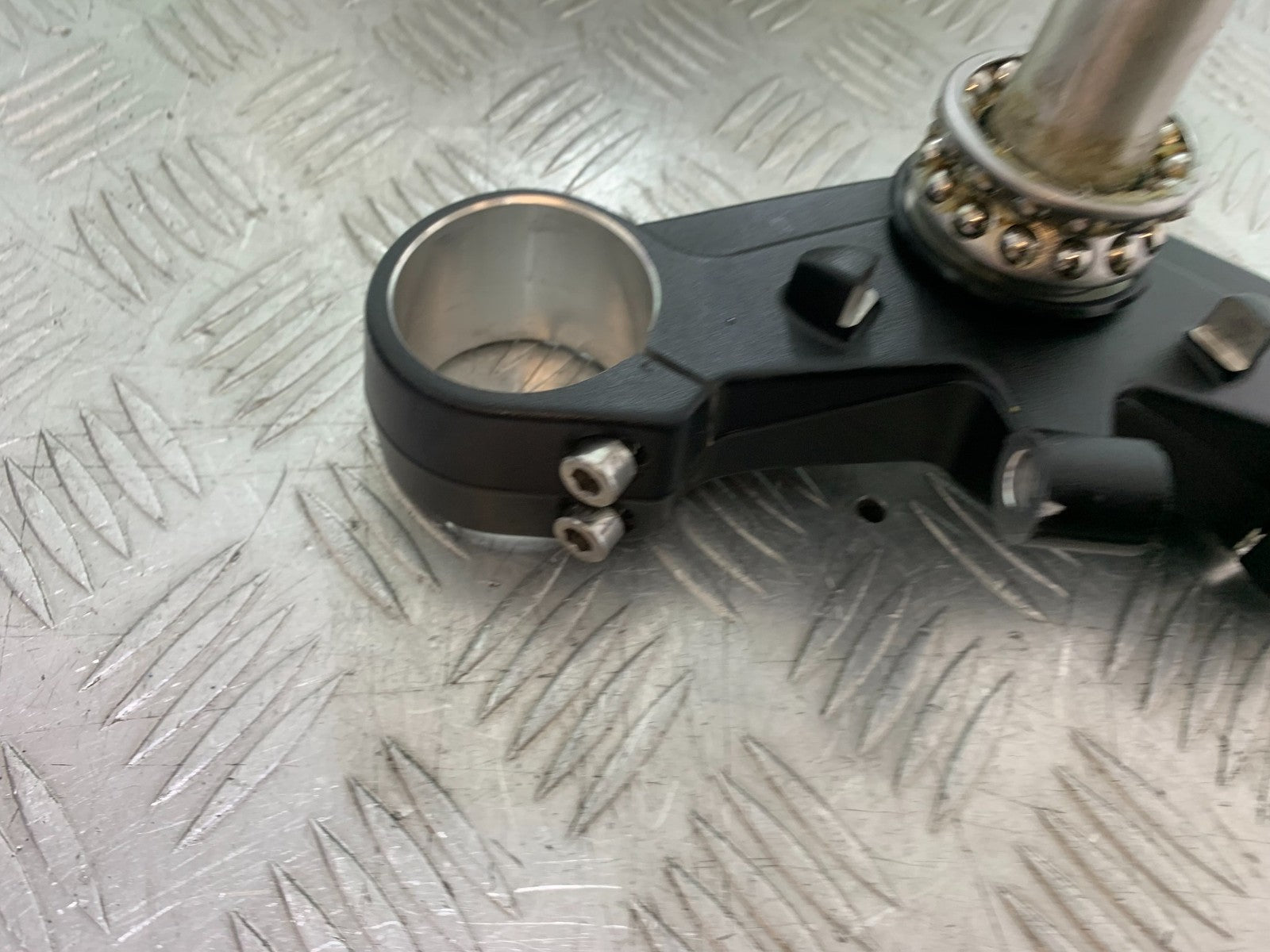 TRIUMPH TRIDENT 660 BOTTOM YOKE  YEAR 2021-2024 (CMB1295)