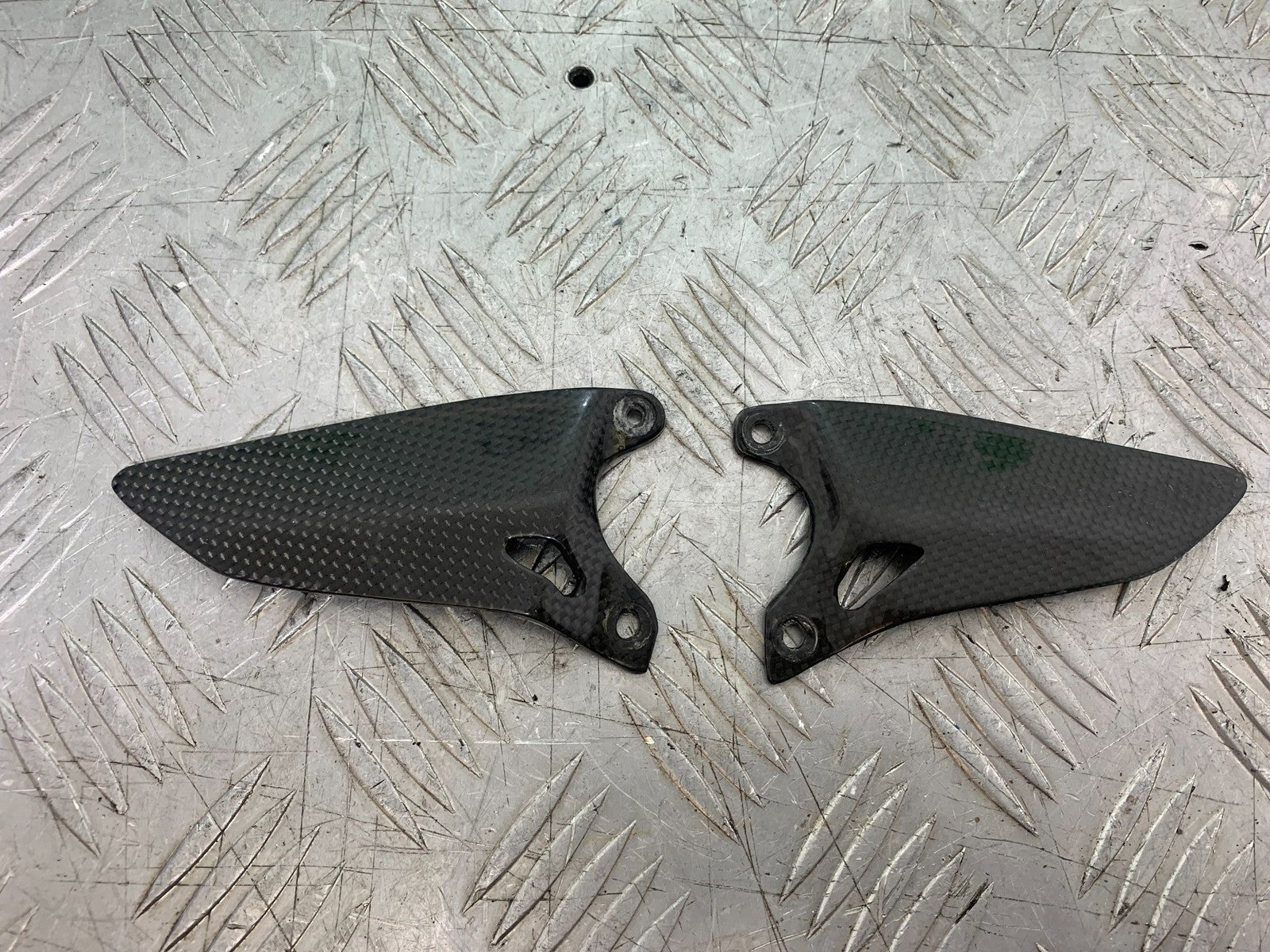 DUCATI 1198 S CARBON HEEL PLATES   YEAR 2009-2011 (CMB1219)
