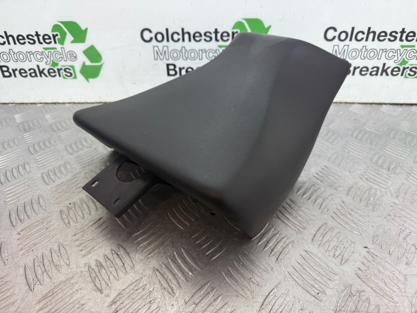 SUZUKI GSF650 GSF 650 BANDIT FRONT SEAT YEAR 2005-2008
