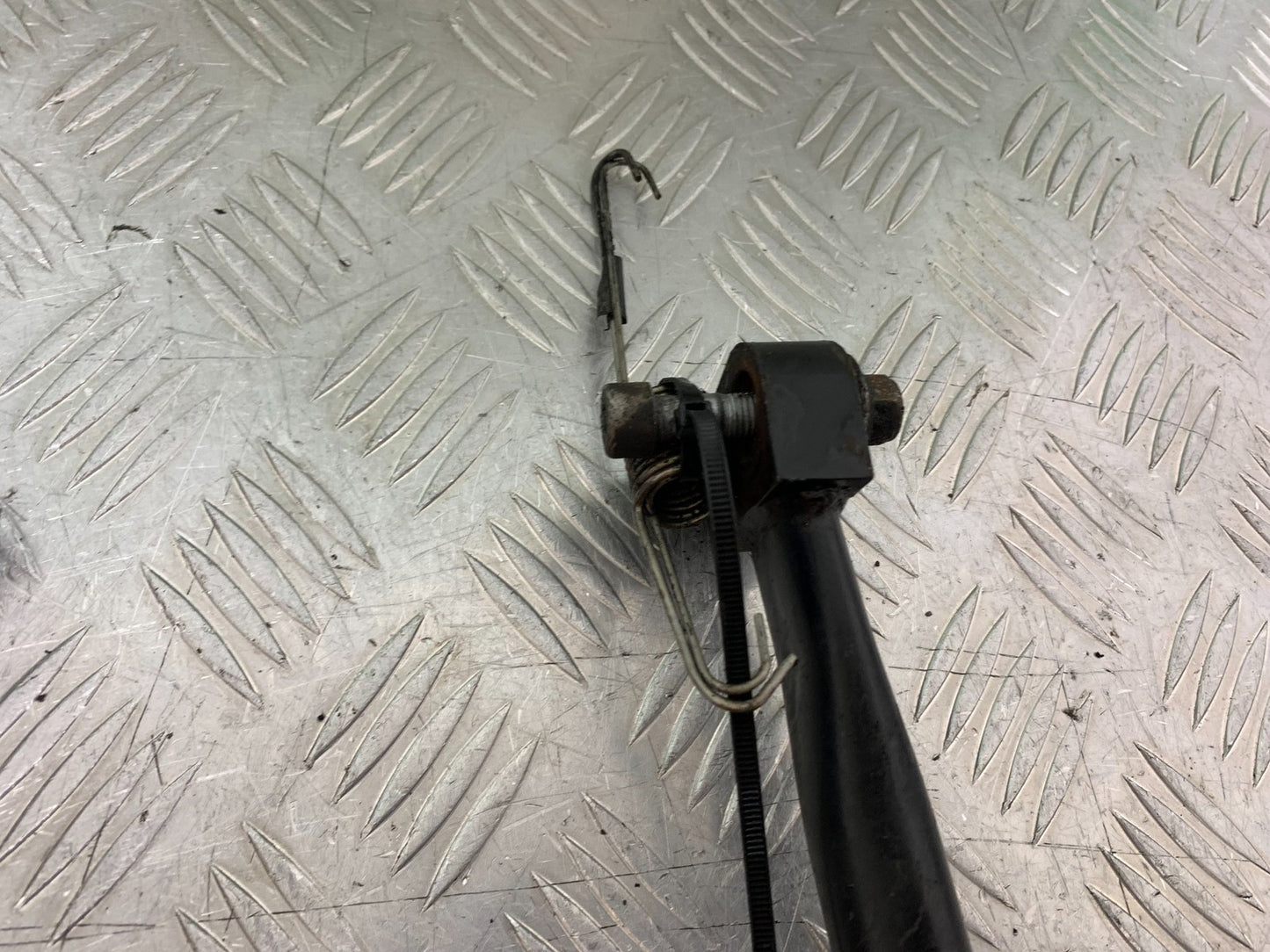 TRIUMPH 955i SPRINT ST CENTER STAND  YEAR 1999-04 (CMB1230)
