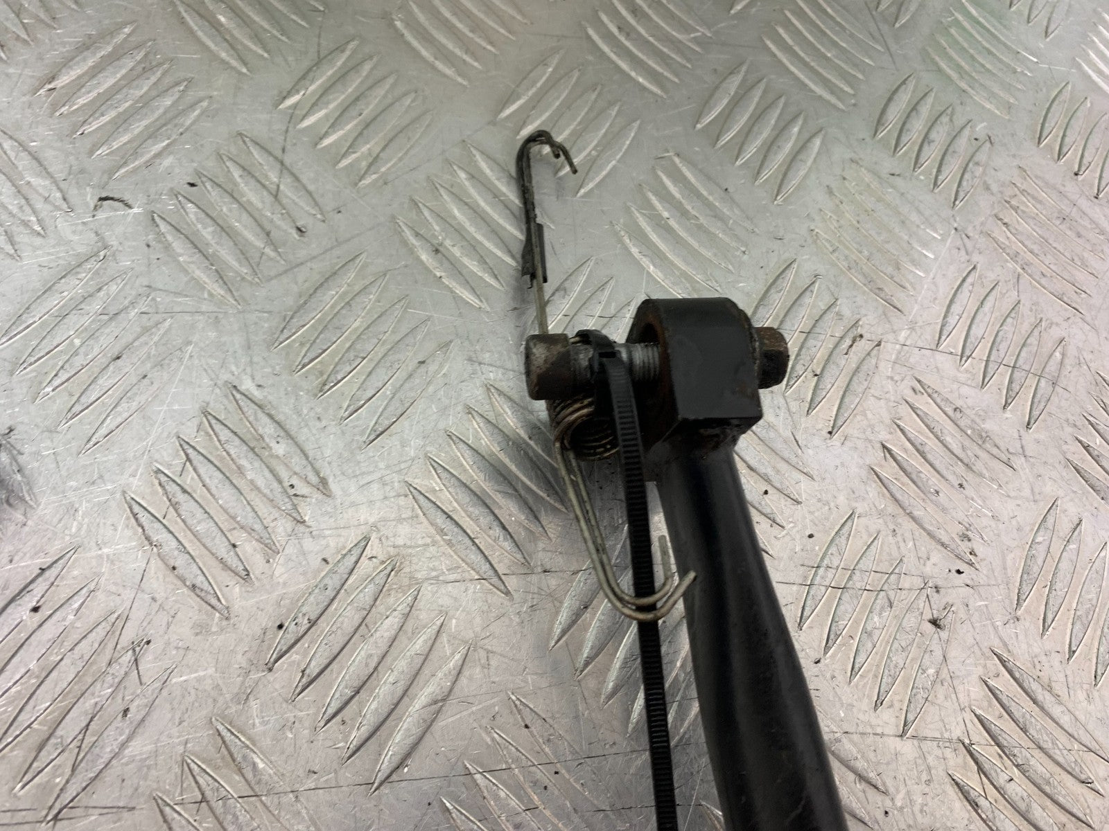 TRIUMPH 955i SPRINT ST CENTER STAND  YEAR 1999-04 (CMB1230)