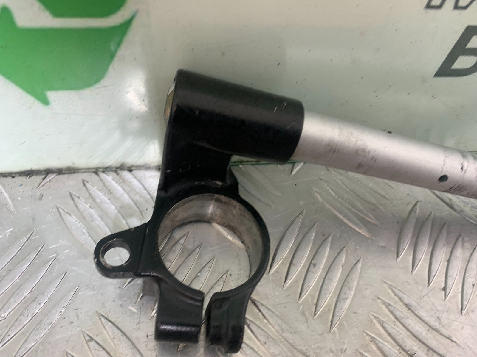 KAWASAKI ZX9R ZX9 E1 RIGHT HANDLEBAR  YEAR 2000-01 (CMB1171)