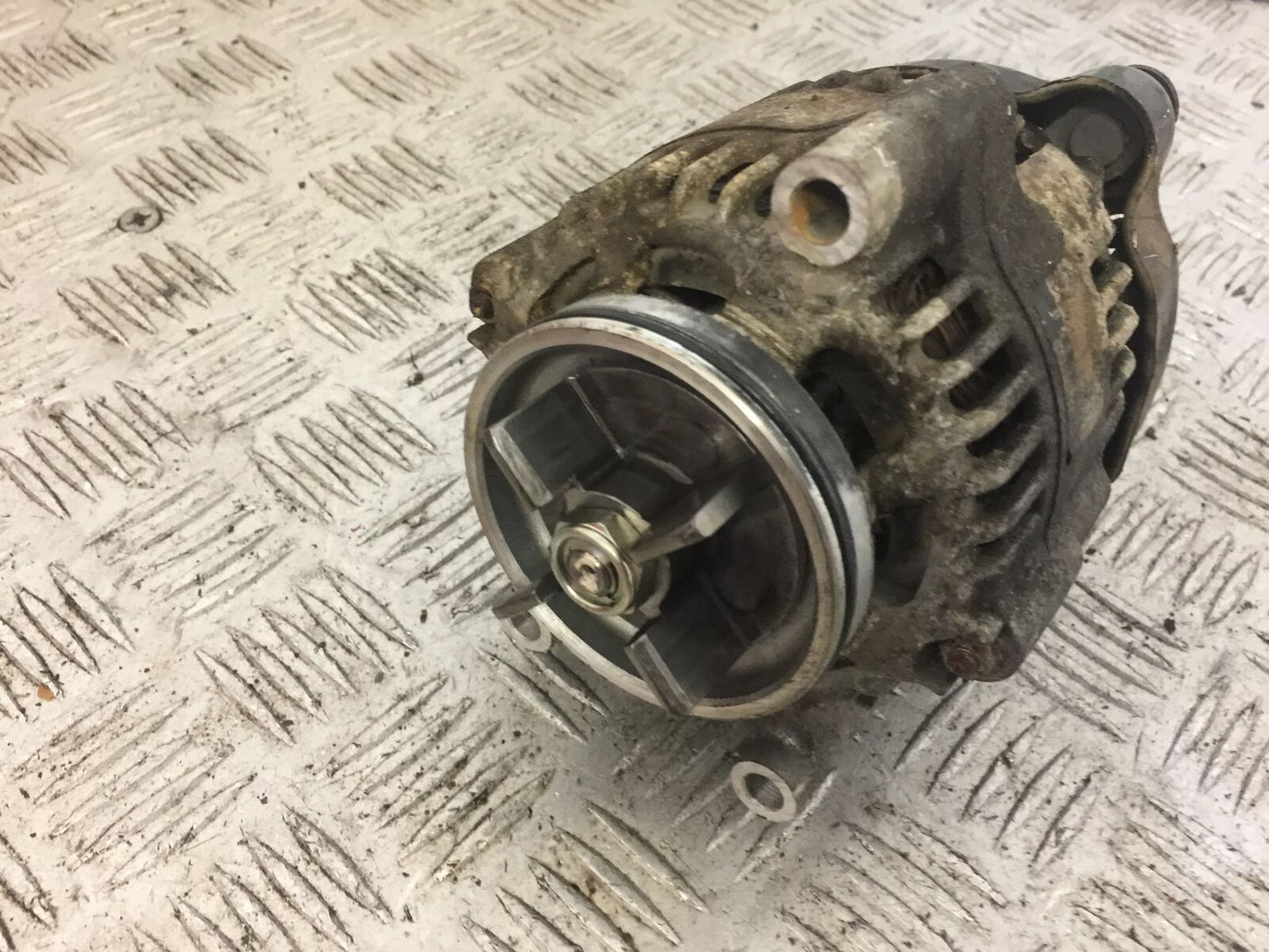 TRIUMPH 595 DAYTONA ALTERNATOR YEAR 1997-1998  (STOCK 691)