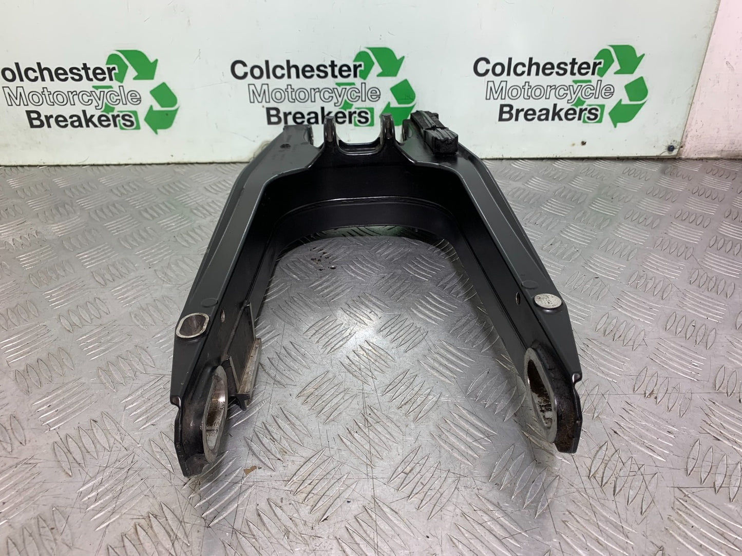 KTM 690 DUKE R LC4 SWINGARM YEAR 2012-2015  (CMB1180)