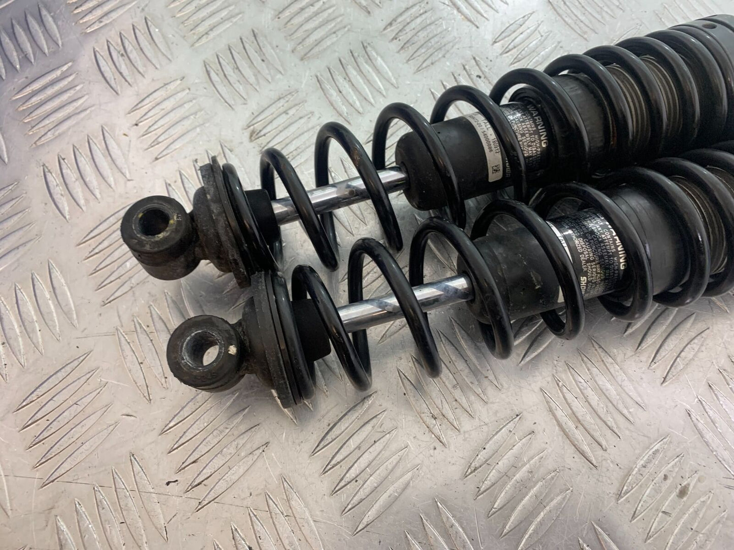 HARLEY DAVIDSON XL883 N IROD REAR SHOCKS YEAR 2020  (CMB1116)