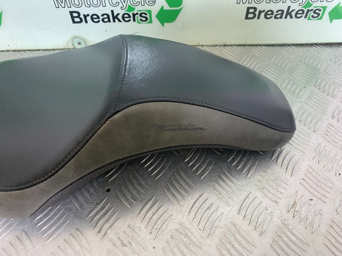 HARLEY DAVIDSON XL883 N IROD SEAT   YEAR 2020  (CMB1116)