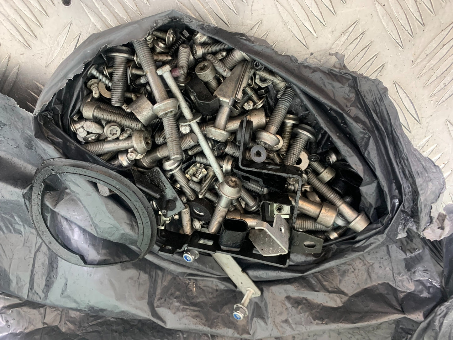 BMW M1000 R NUTS AND BOLTS   YEAR 2023-2024 (CMB1140)