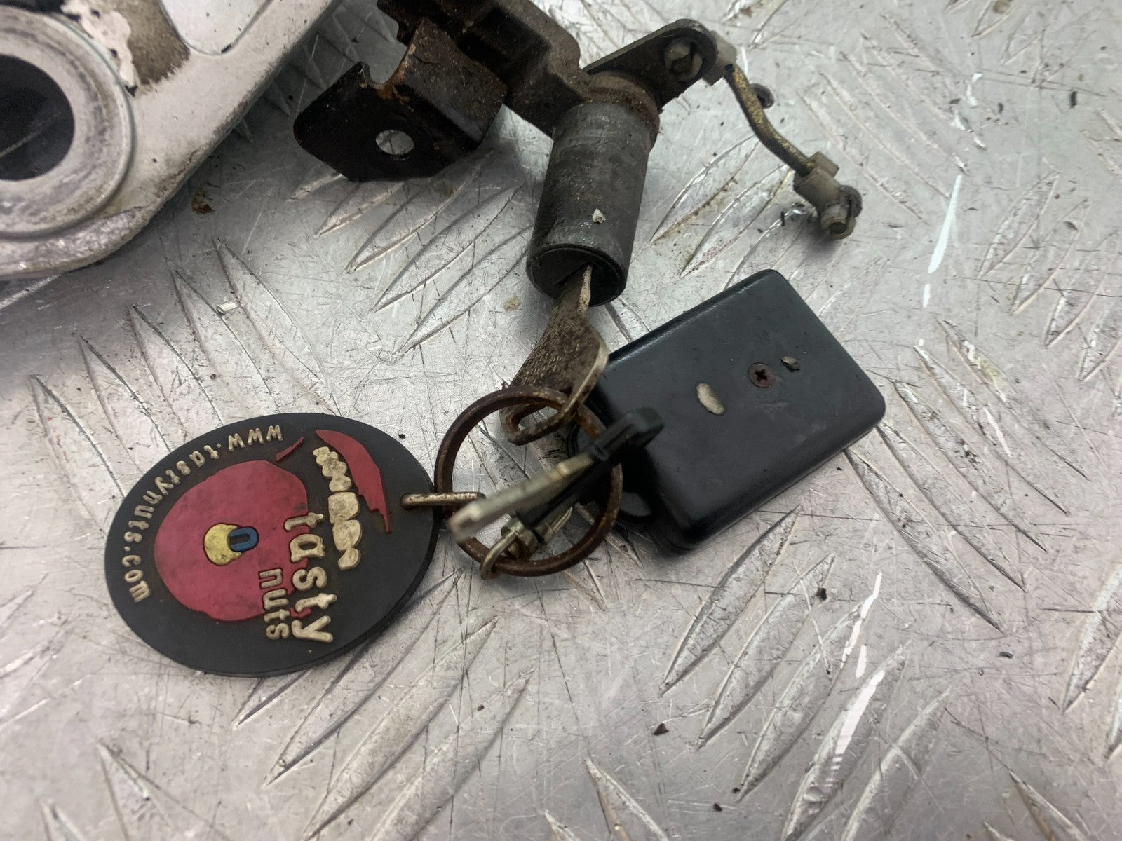 KAWASAKI GPZ600 GPZ 600 INGITION SWITCH AND SEAT LOCK  YEAR 1988-90 (CMB1258)