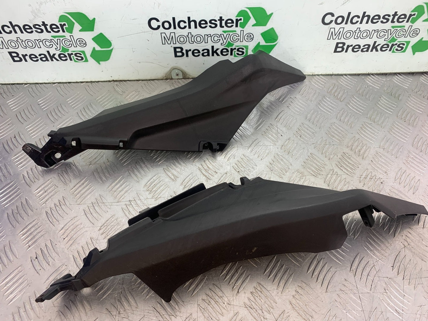 YAMAHA XMAX 300 LEFT AND RIGHT INFILLS  YEAR 2017-2020 (CMB1218)